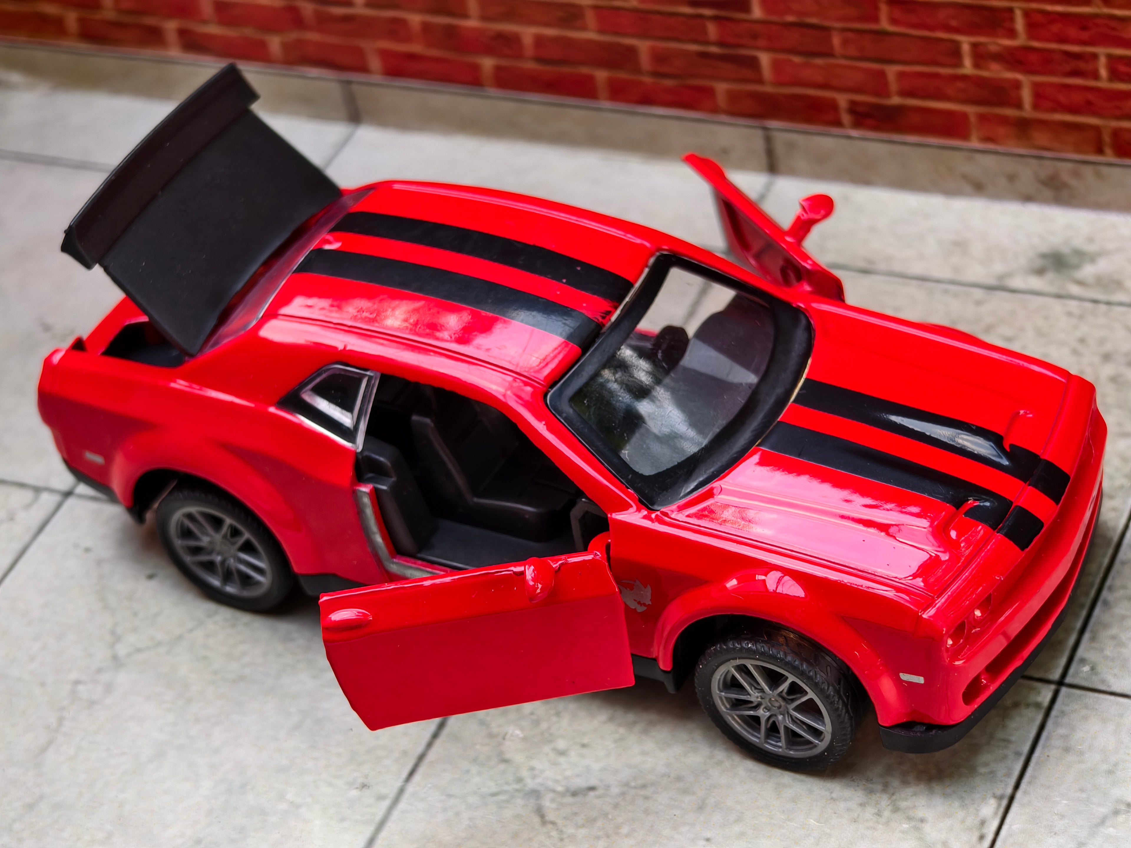 Dodge Challenger SRT 1:36 Scale
