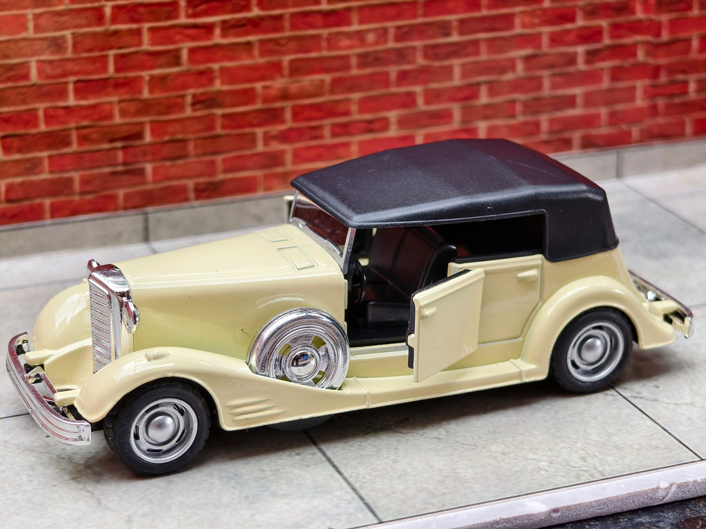 1930s-era Cadillac V16 1:32 Scale Vintage Car
