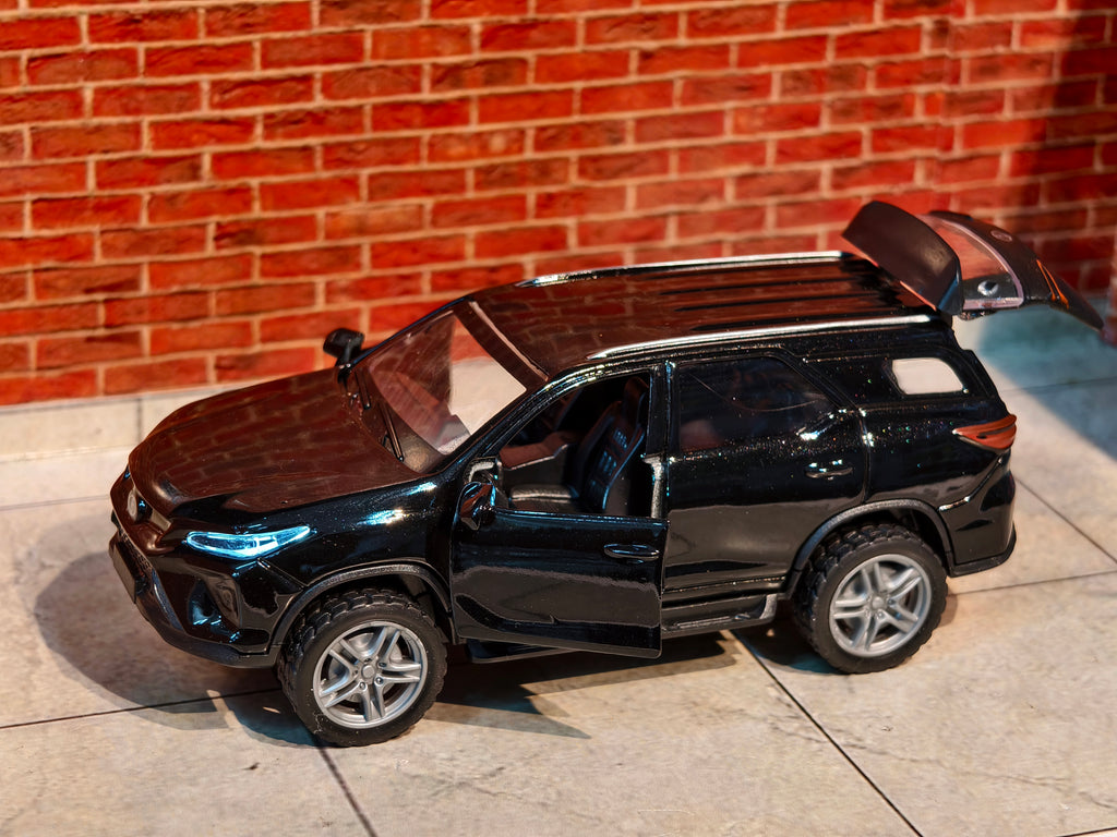 Fortuner 1:36 Scale 3 Door Openable with Light & Sound