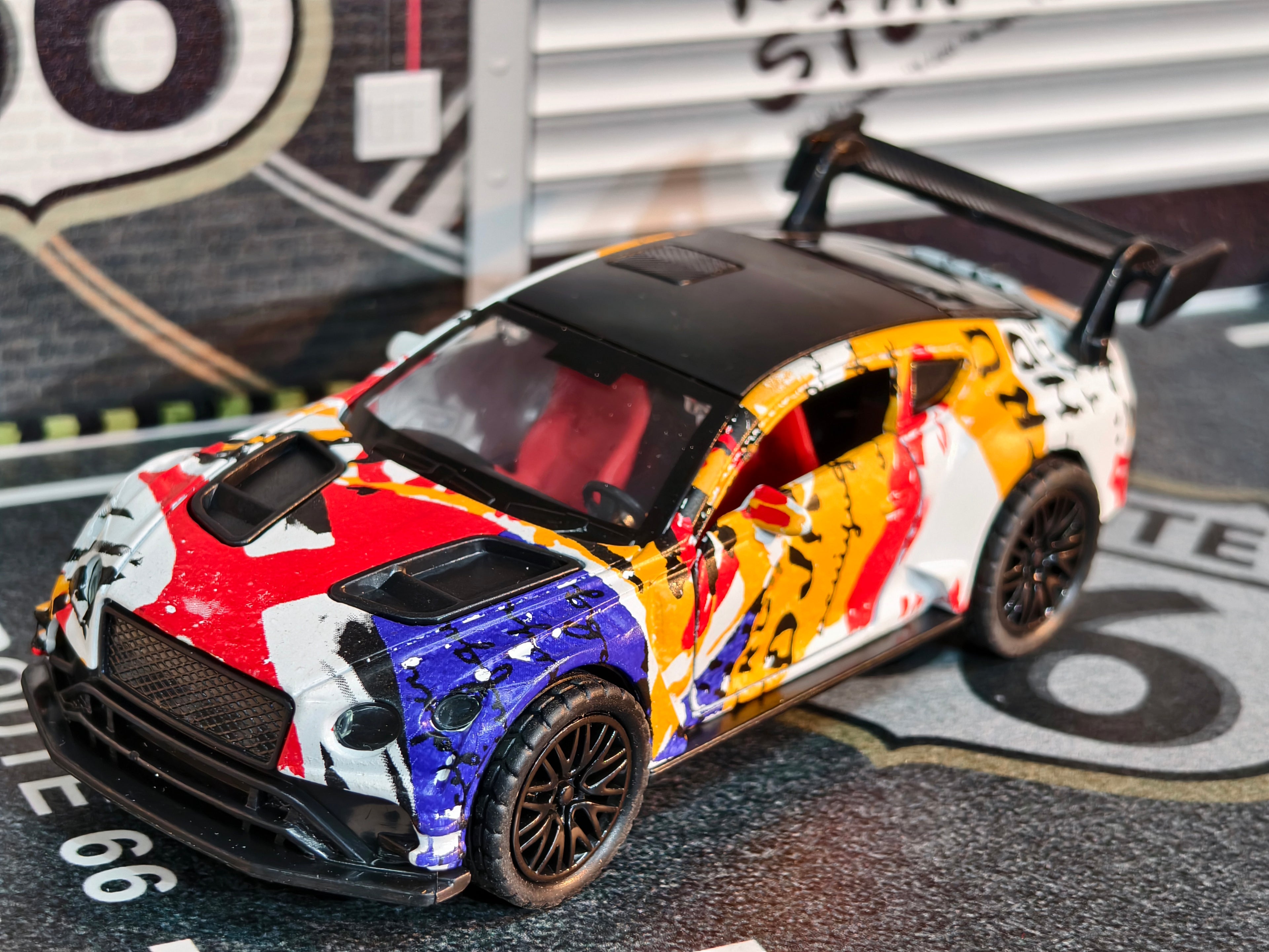 Graffiti Edition Diecast Car 1:36 Scale Box Piece with Light & Sound Simulation
