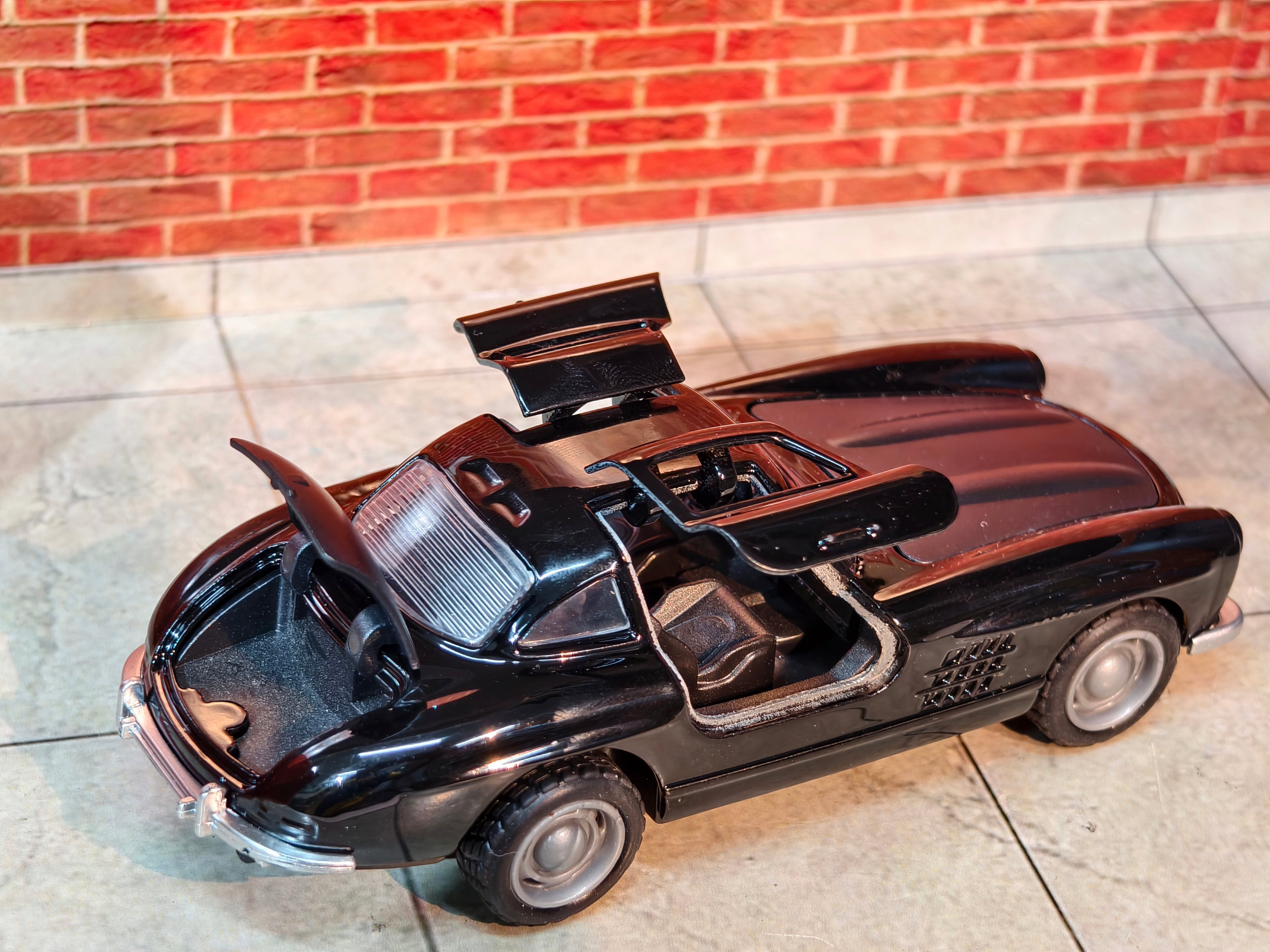 Mercedes Gullwing SL 300 1:36 Scale Premium Detailing