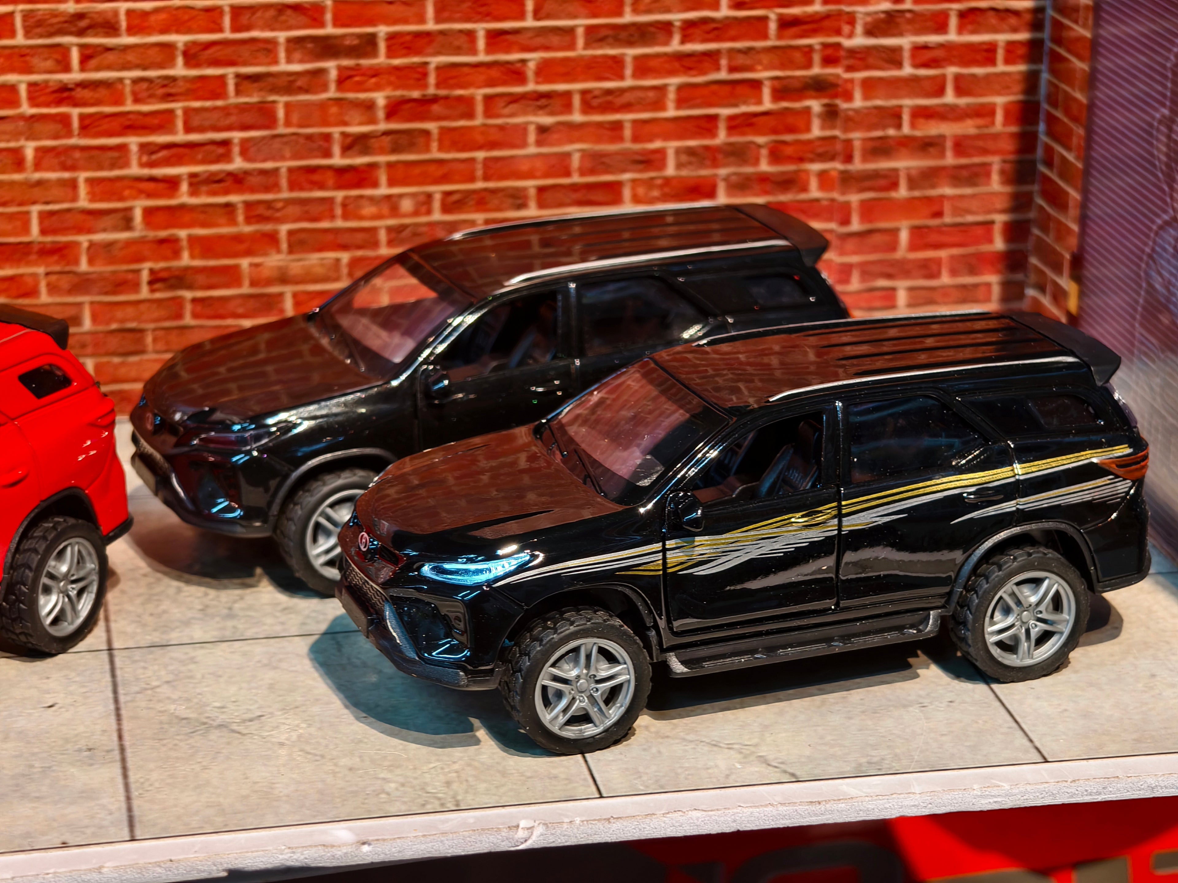 Fortuner 1:36 Scale 3 Door Openable with Light & Sound