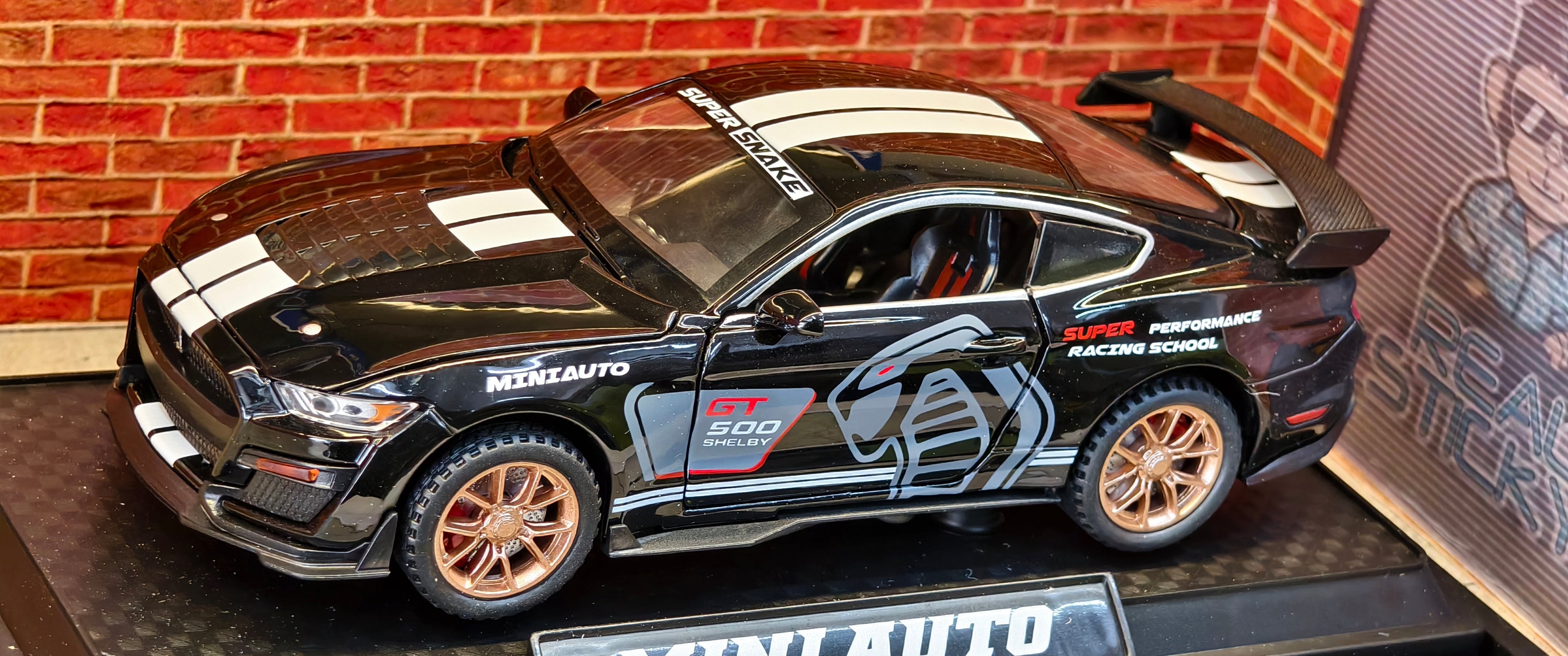Shelby GT500 Super Snake Edition – 1:32 Scale Diecast Model with Light & Sound