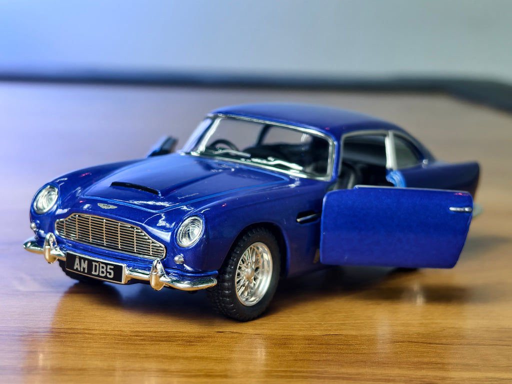 Kinsmart Official Licensed Aston Martin DB5 1:38 Scale Classic Car