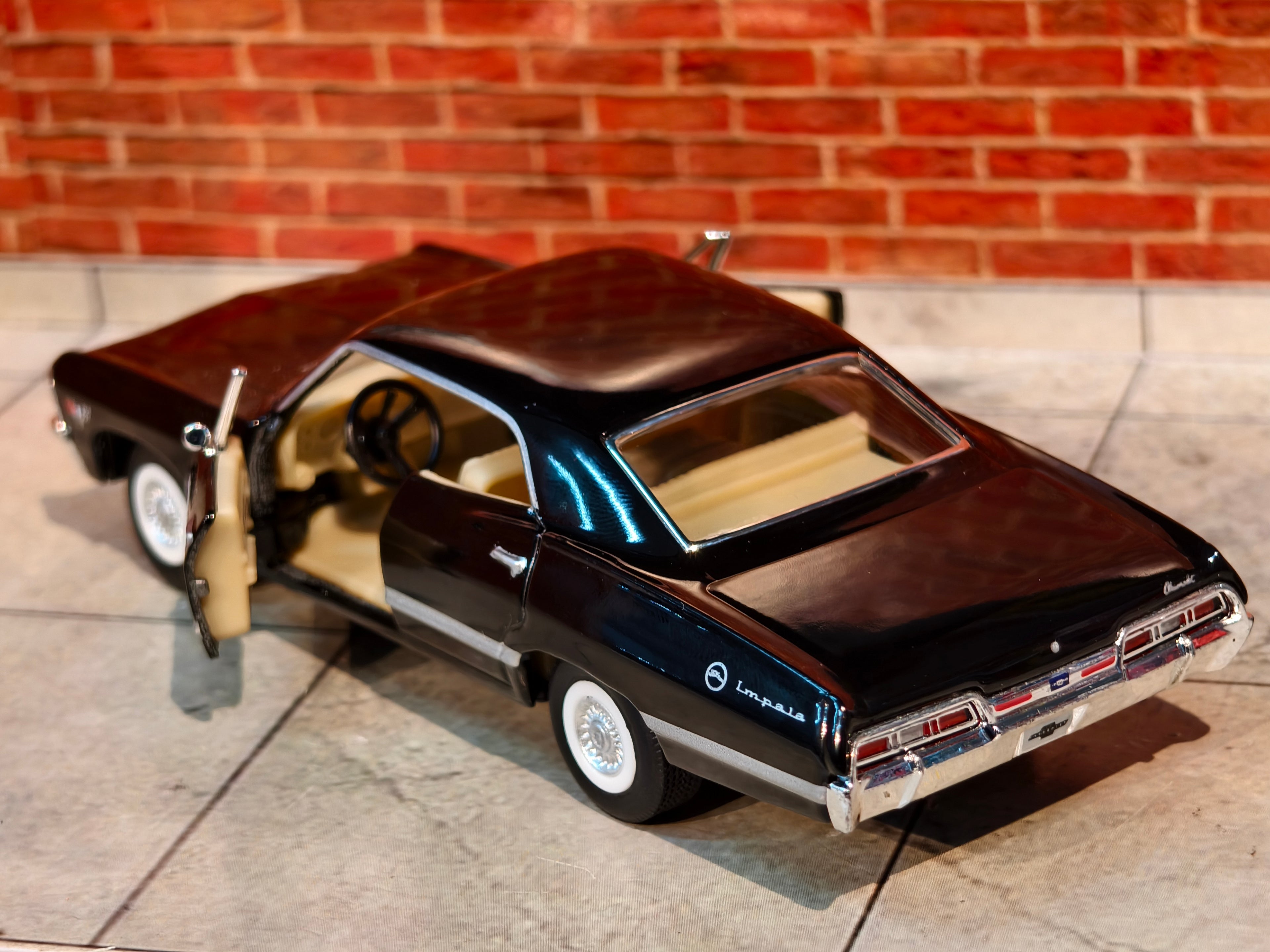 Kinsmart Official Licensed 1967 CHEVROLET IMPALA 1:43 Scale