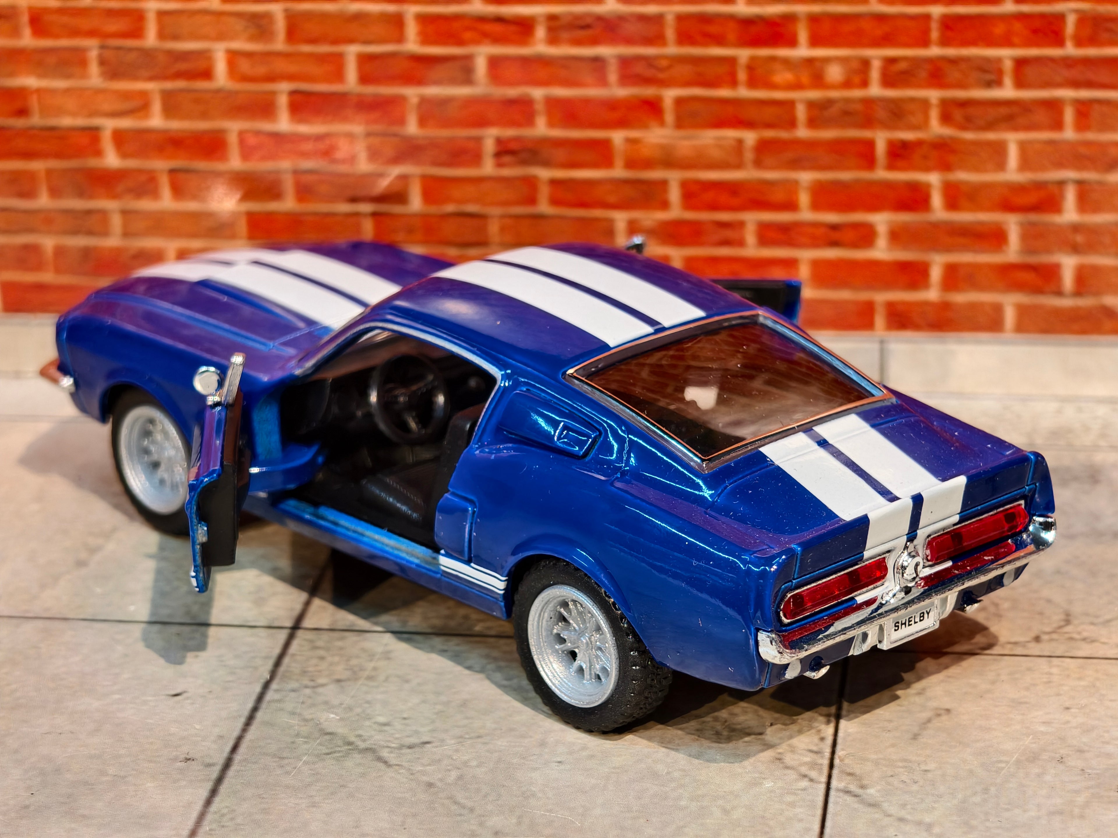 Kinsmart Official Licensed 1967 Shelby GT-500 1:38 Scale