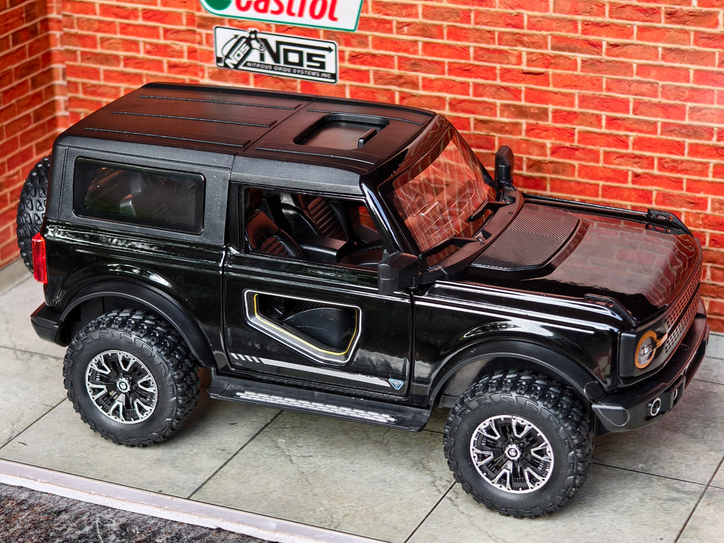 Ford Bronco 1:24 Scale Premium Detailing