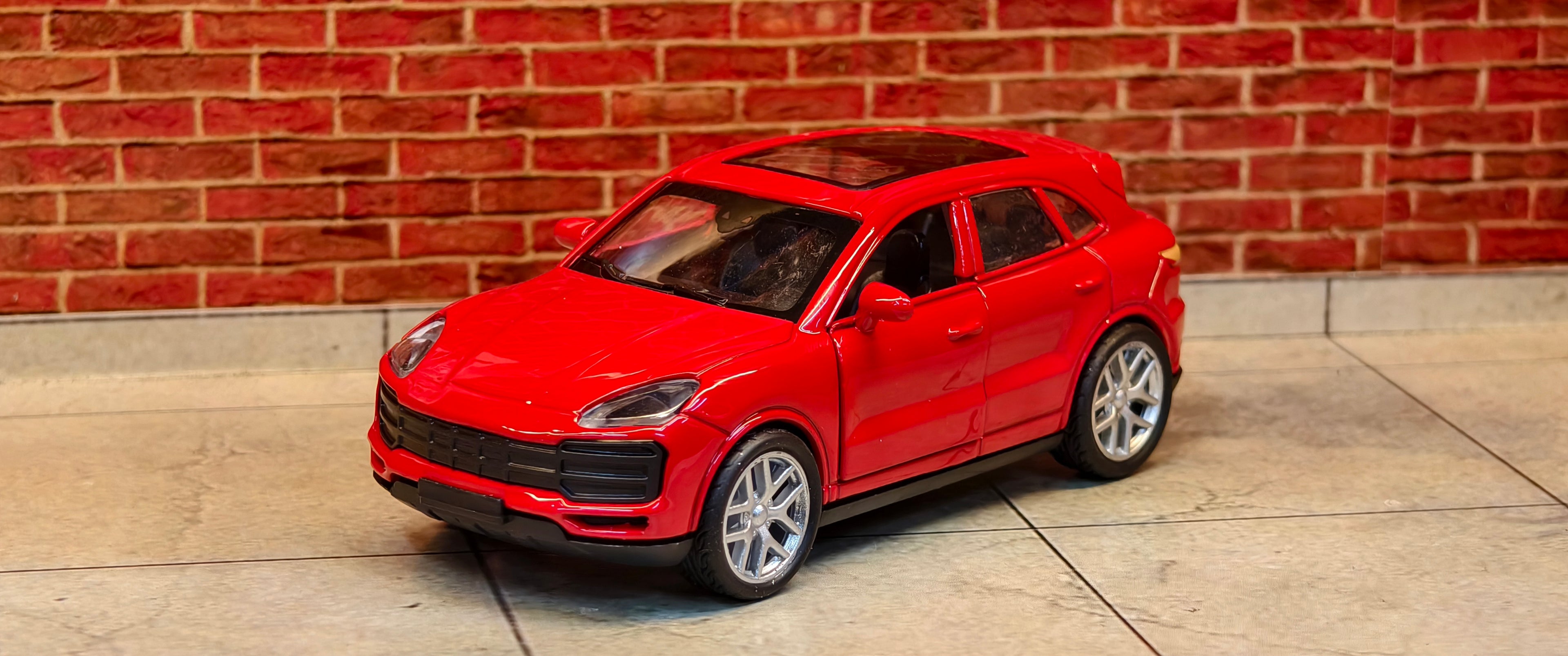 Porsche Cayenne Turbo 1:43 Scale