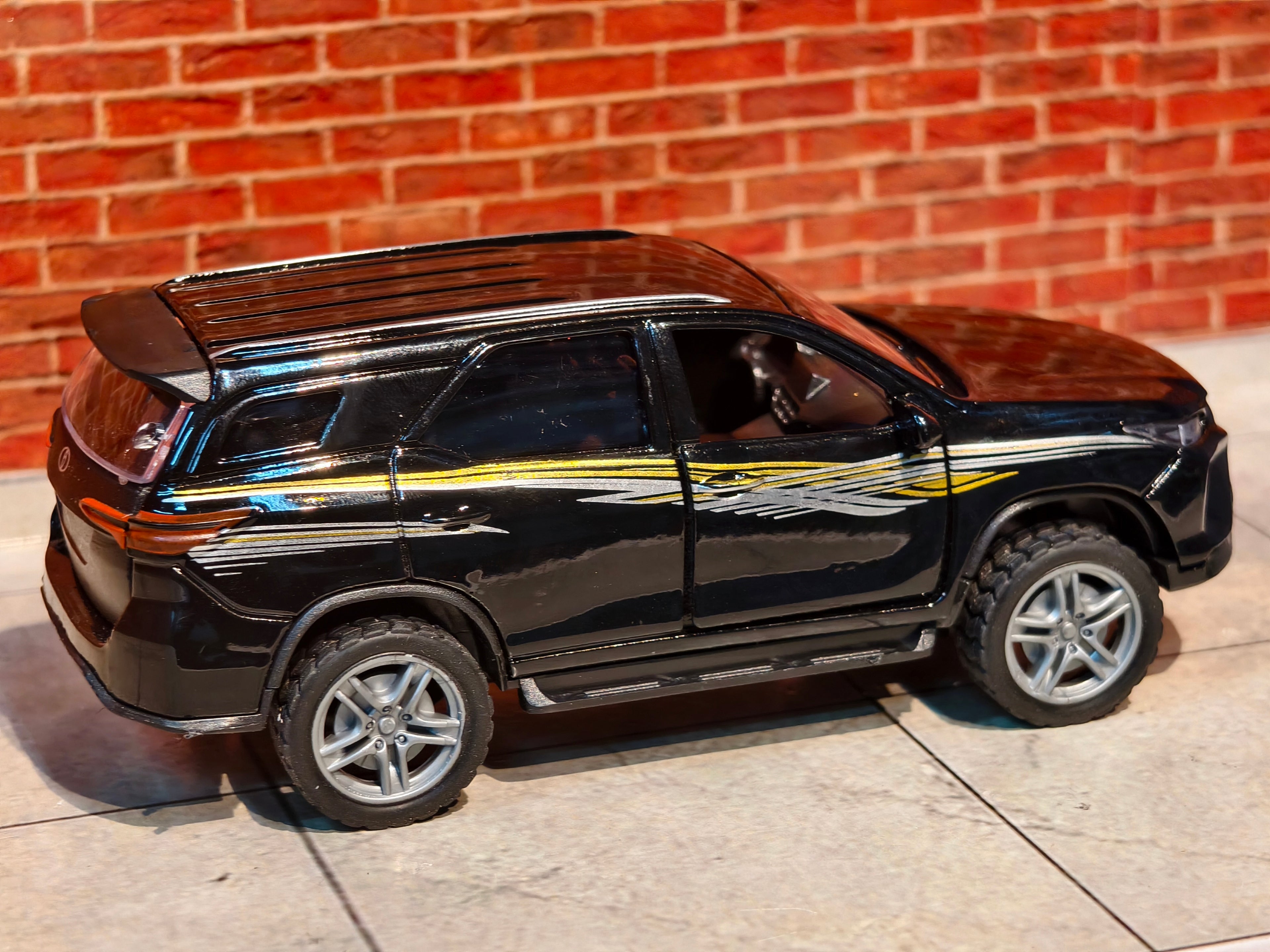 Fortuner 1:36 Scale 3 Door Openable with Light & Sound