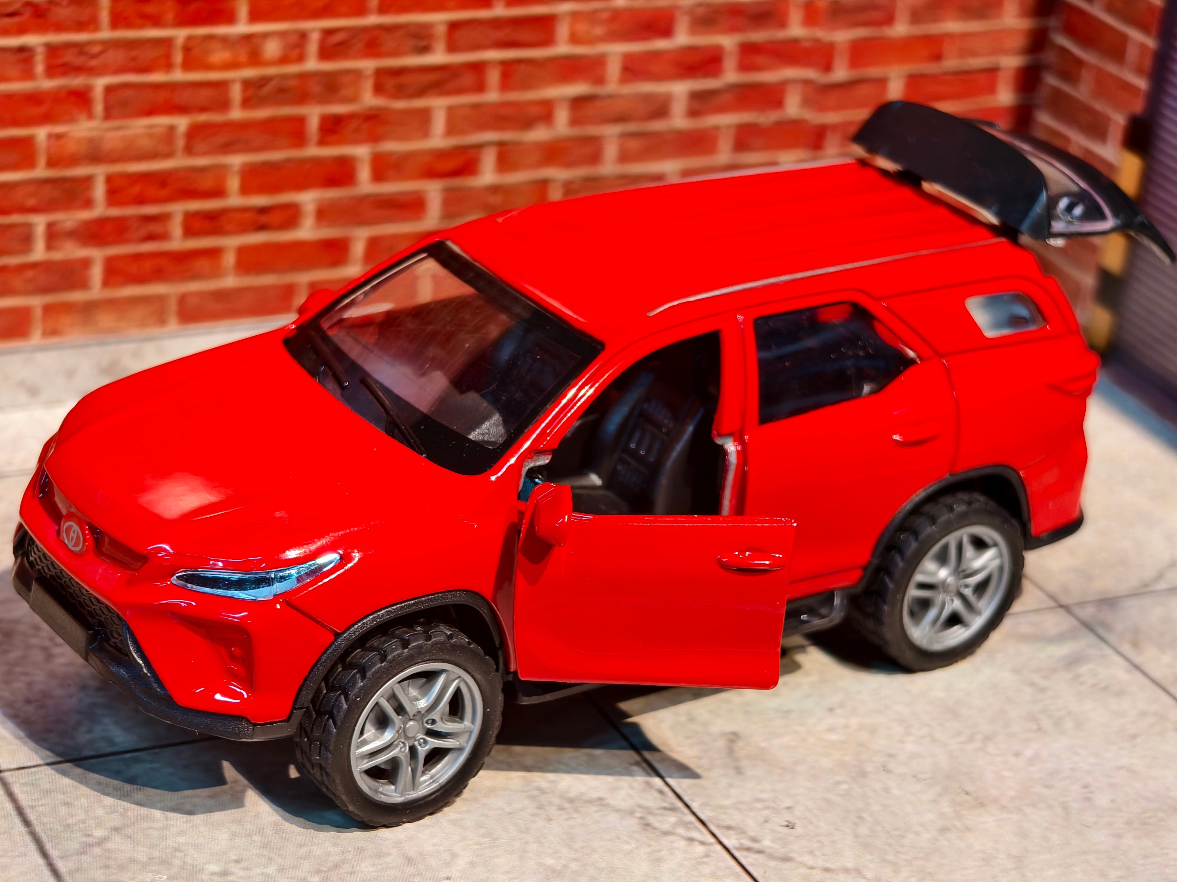 Fortuner 1:36 Scale 3 Door Openable with Light & Sound