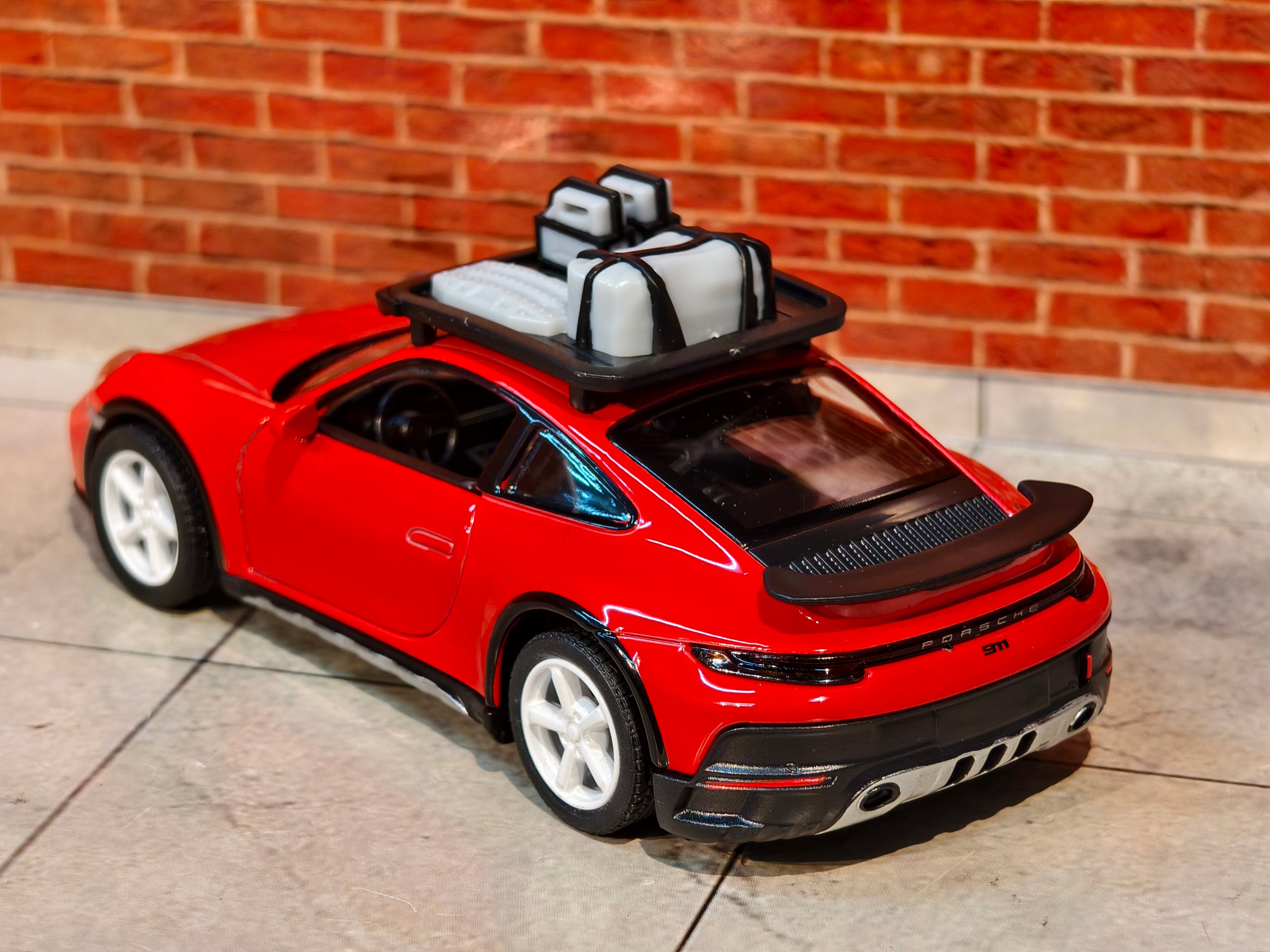 Kinsmart Official Licensed PORSCHE 911 RALLYE with Roof Rack 1:36 Scale