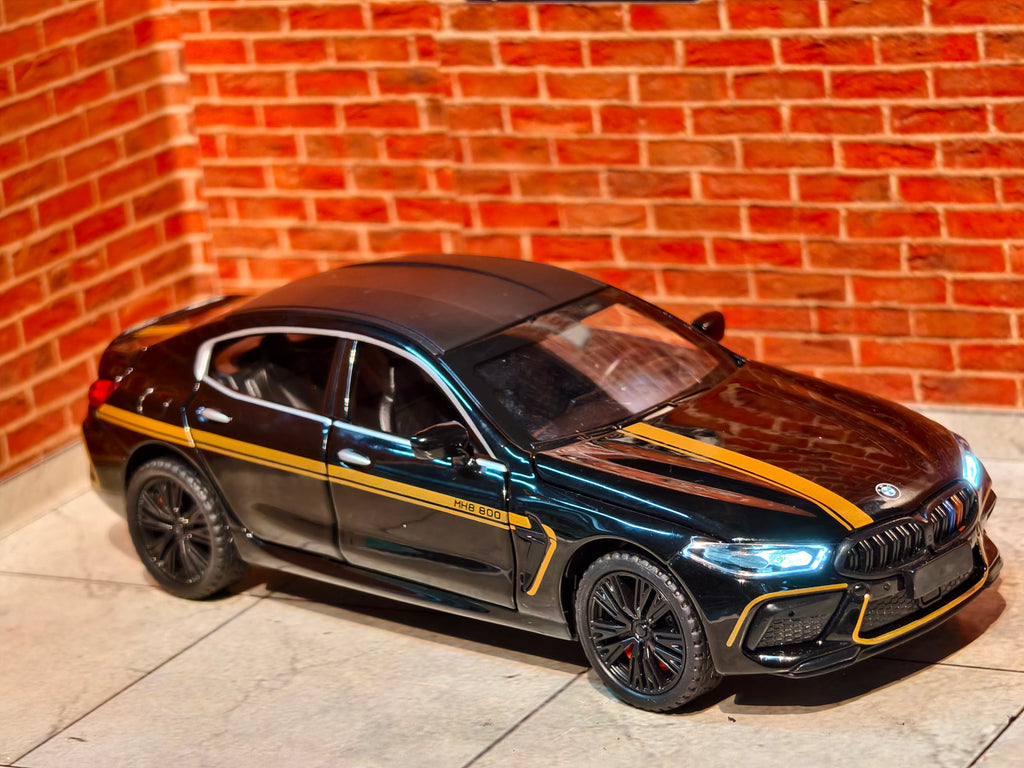 BMW M8 1:32 Scale Premium Detailing