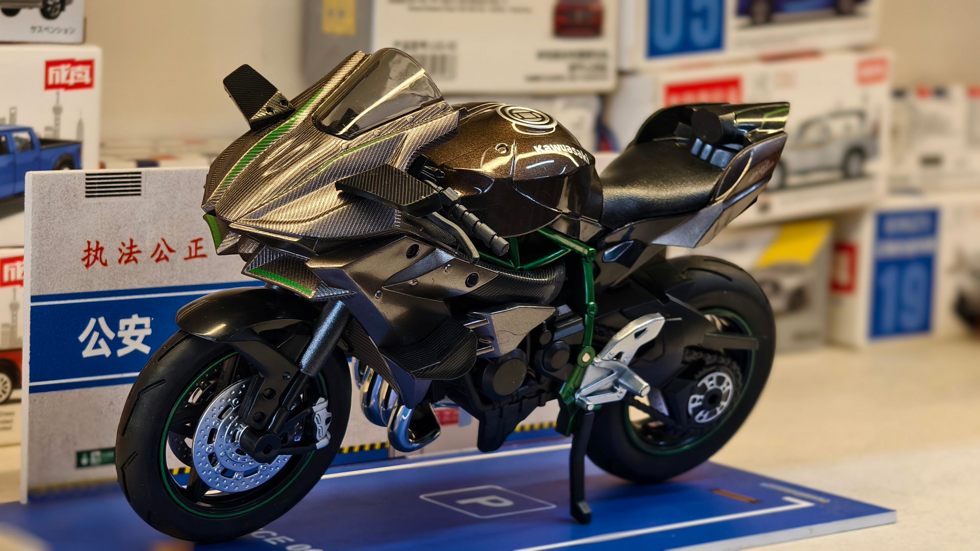 Kawasaki Ninja H2R 1:9 Scale