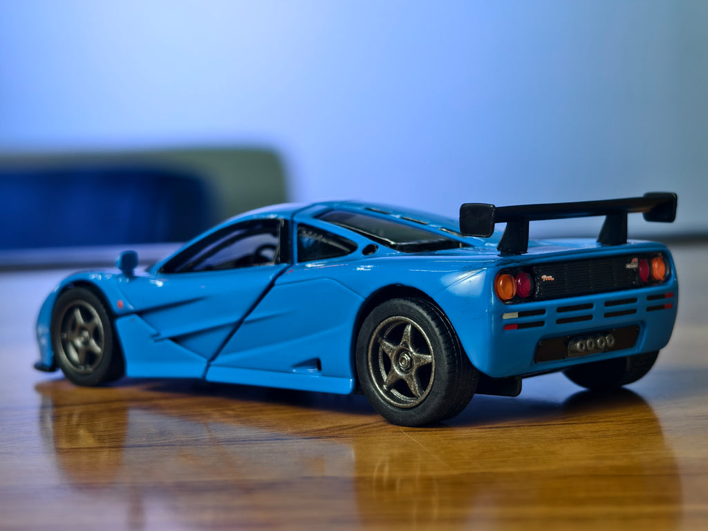 Kinsmart Official Licensed 1995 McLaren F1 GTR 1:34 Scale