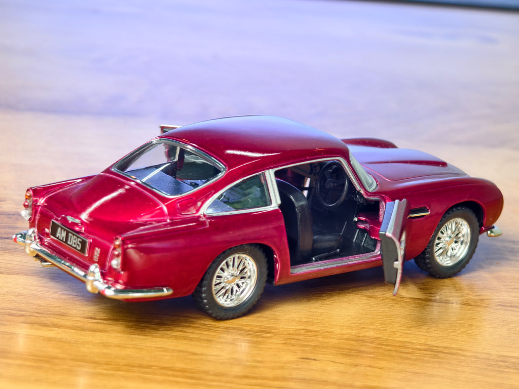 Kinsmart Official Licensed Aston Martin DB5 1:38 Scale Classic Car