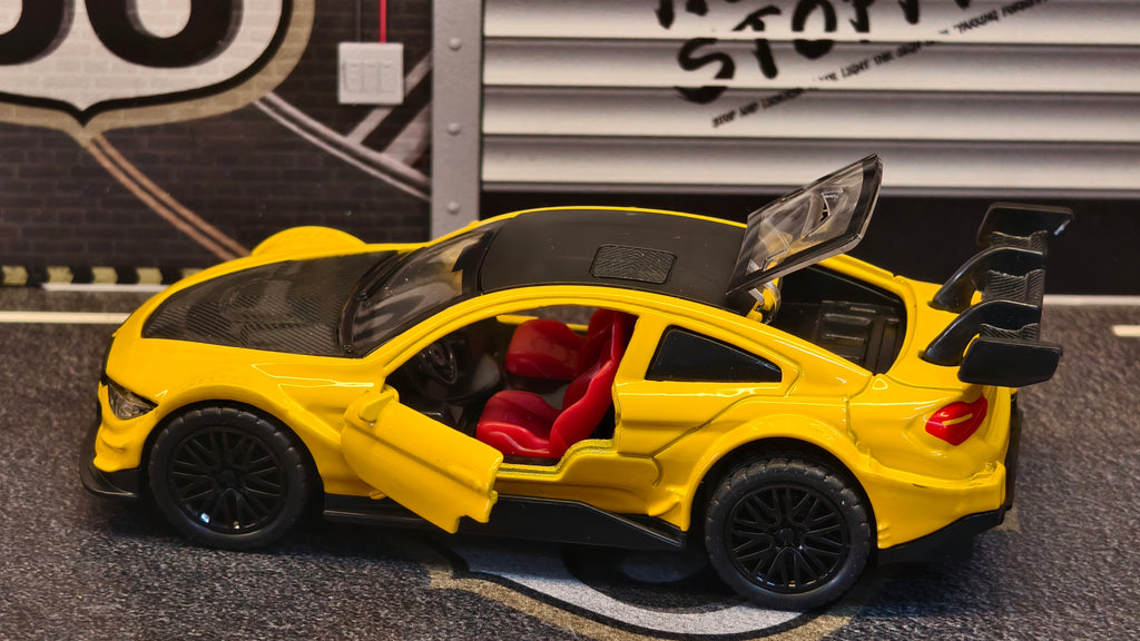 BMW M4 (F82) Widebody 1:36 Scal Premium Detailing