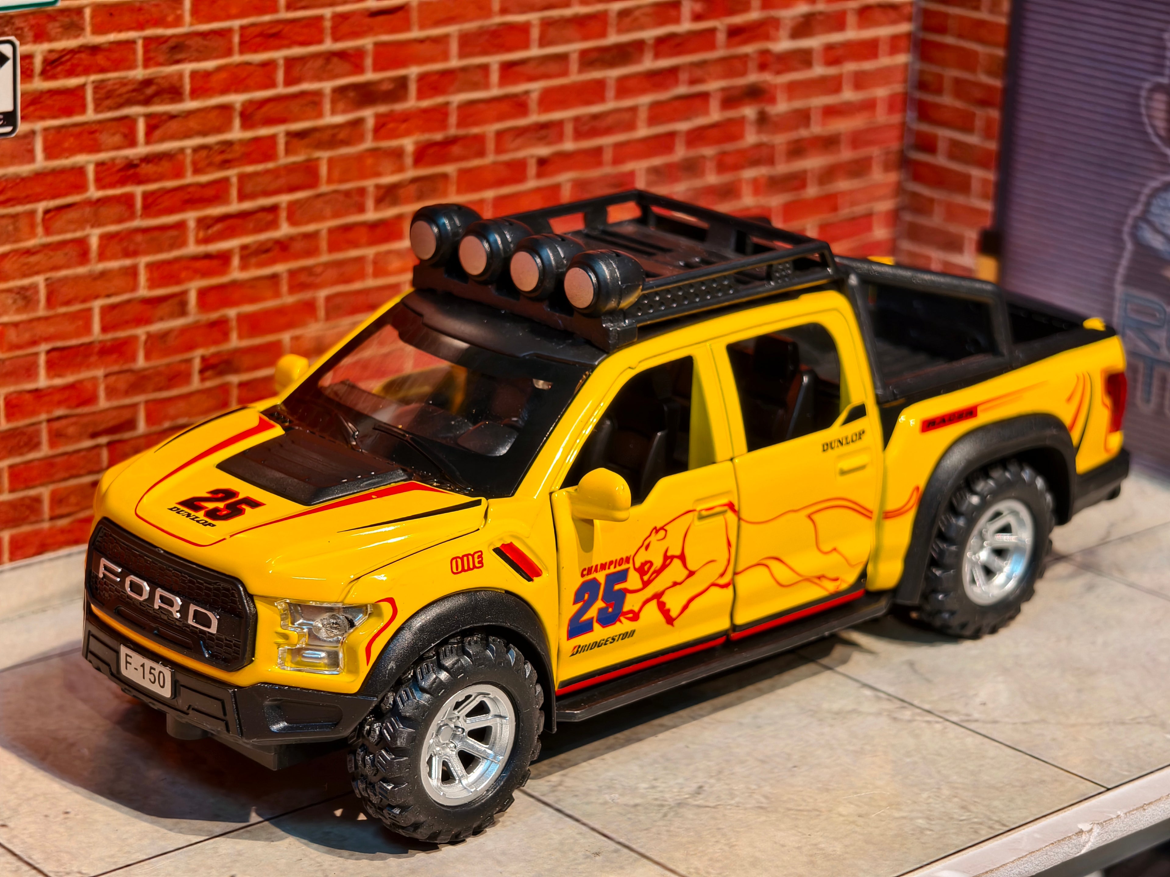 Ford Raptor 1:32 Scale Premium detailing