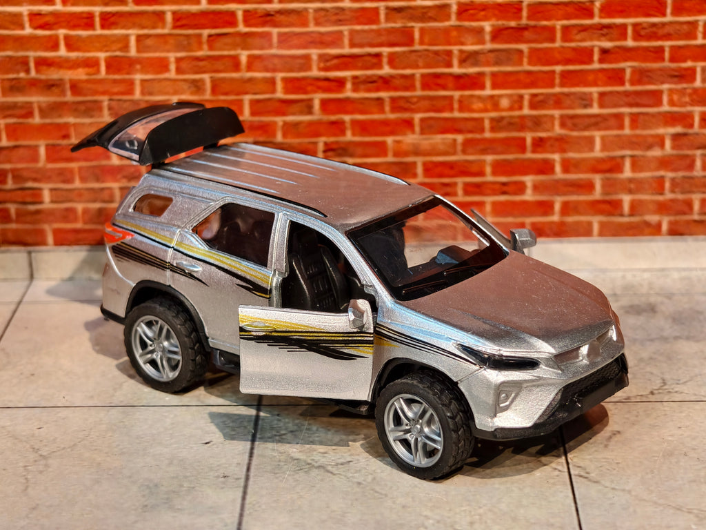 Fortuner 1:36 Scale 3 Door Openable with Light & Sound
