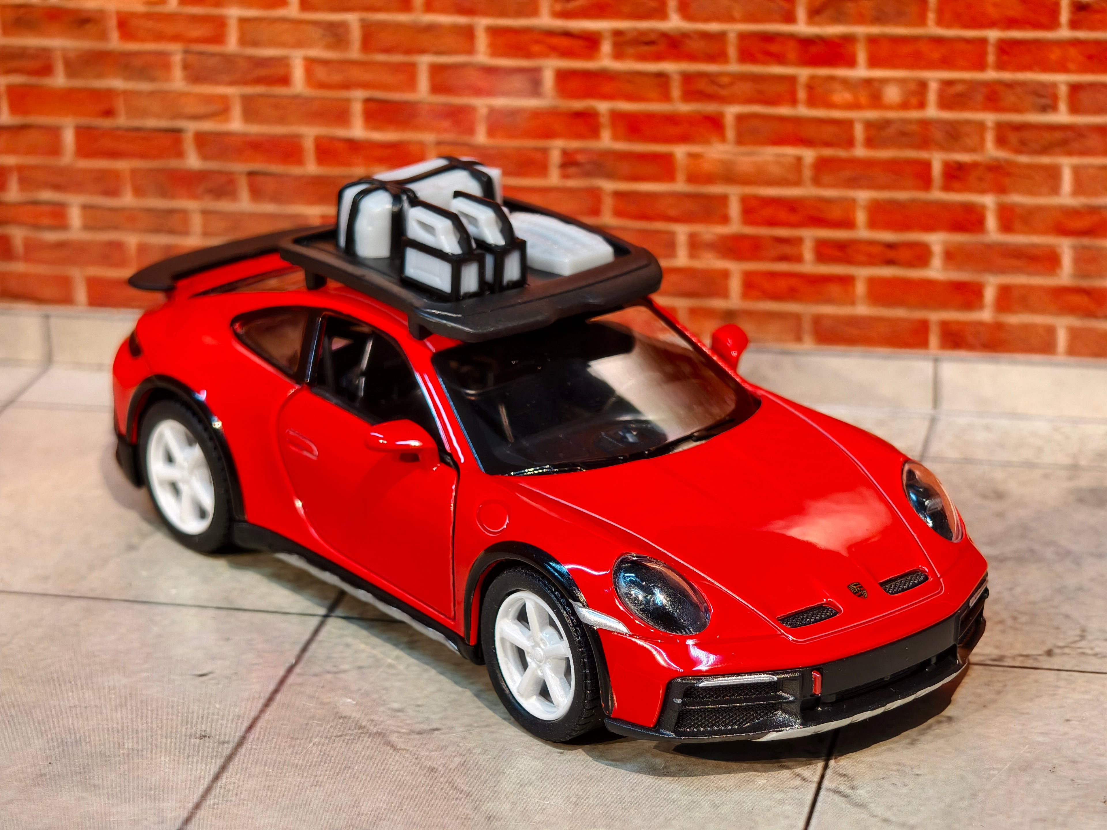 Kinsmart Official Licensed PORSCHE 911 RALLYE with Roof Rack 1:36 Scale