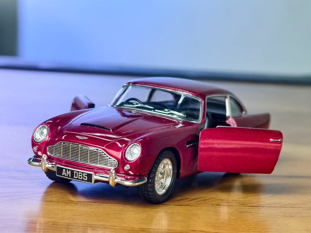 Kinsmart Official Licensed Aston Martin DB5 1:38 Scale Classic Car