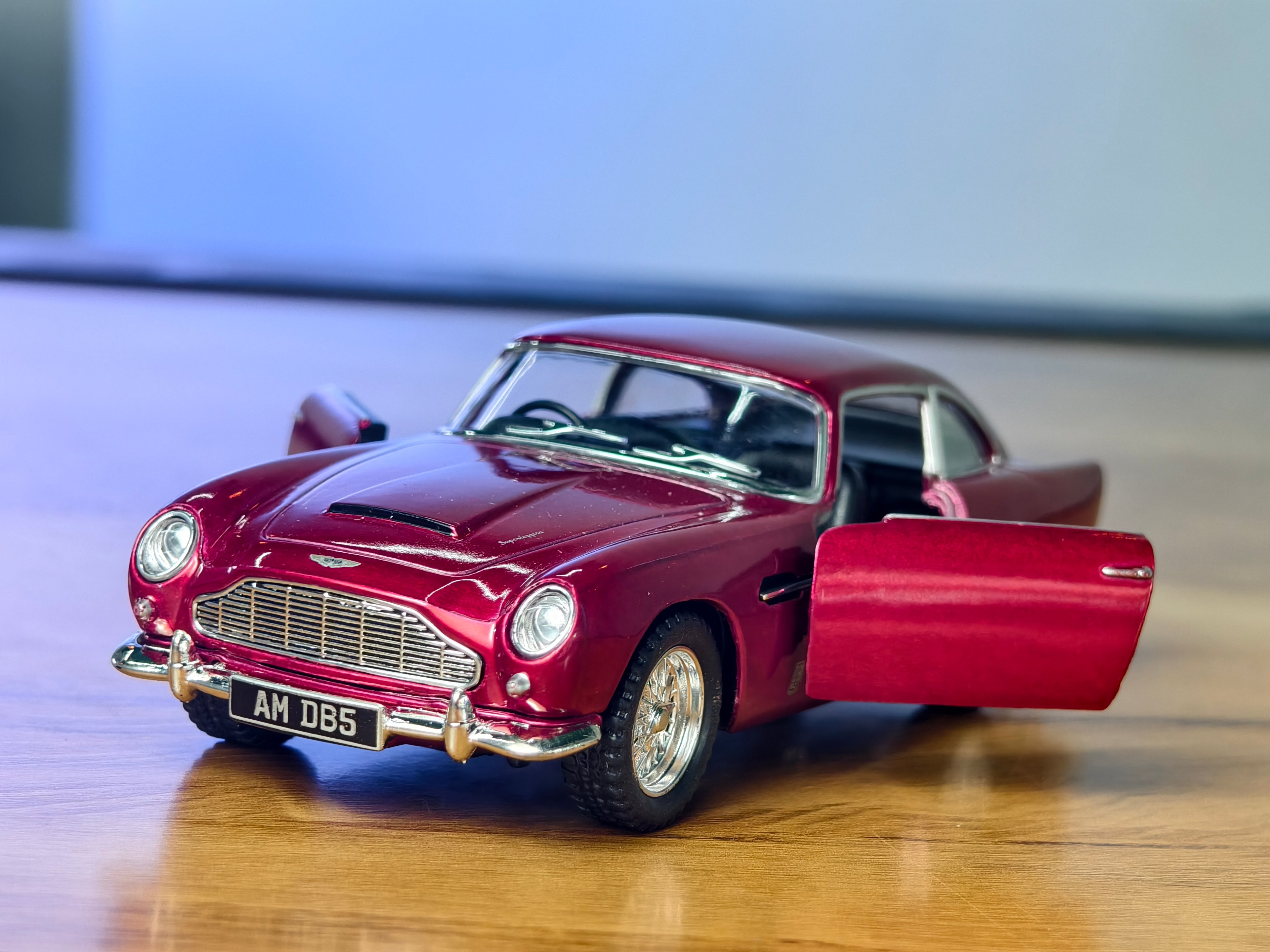 Kinsmart Official Licensed Aston Martin DB5 1:38 Scale Classic Car