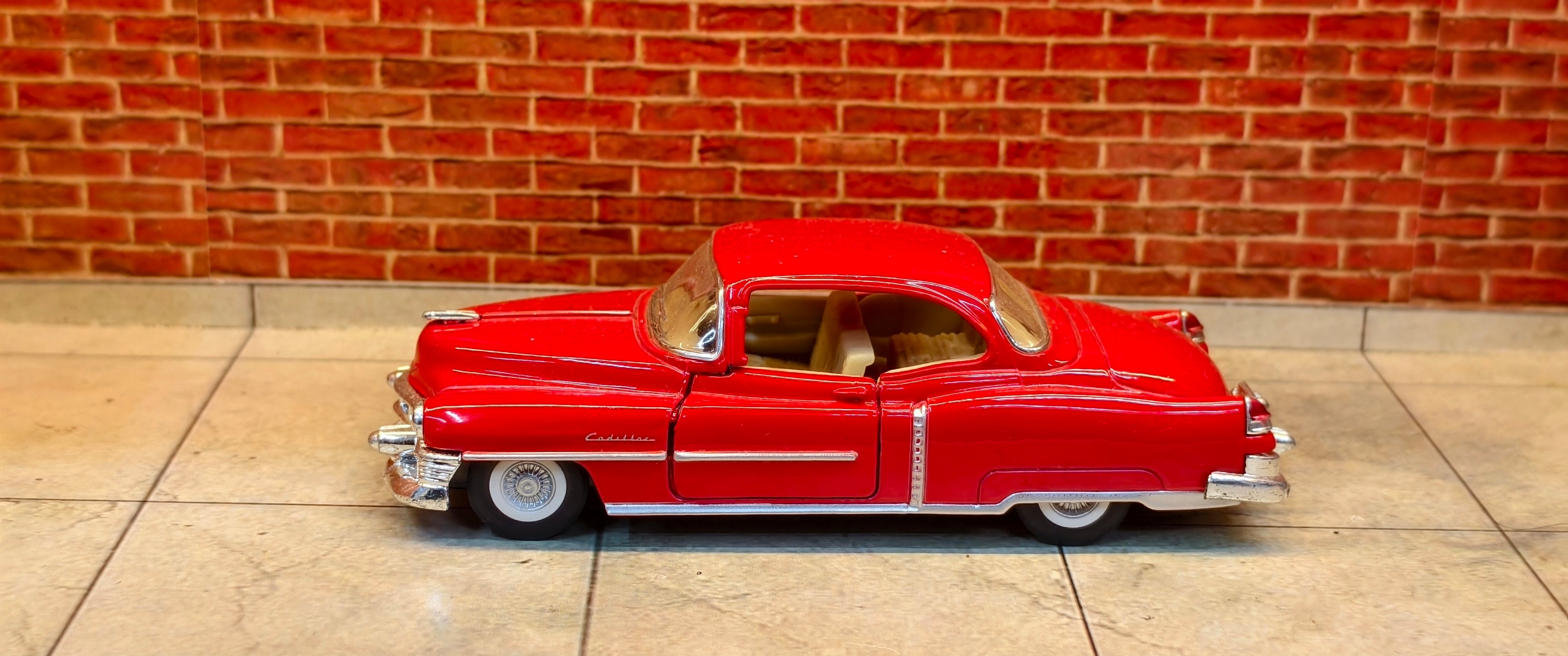 Kinsmart Official Licensed 1953 Cadillac Series 62 1:36 Scale