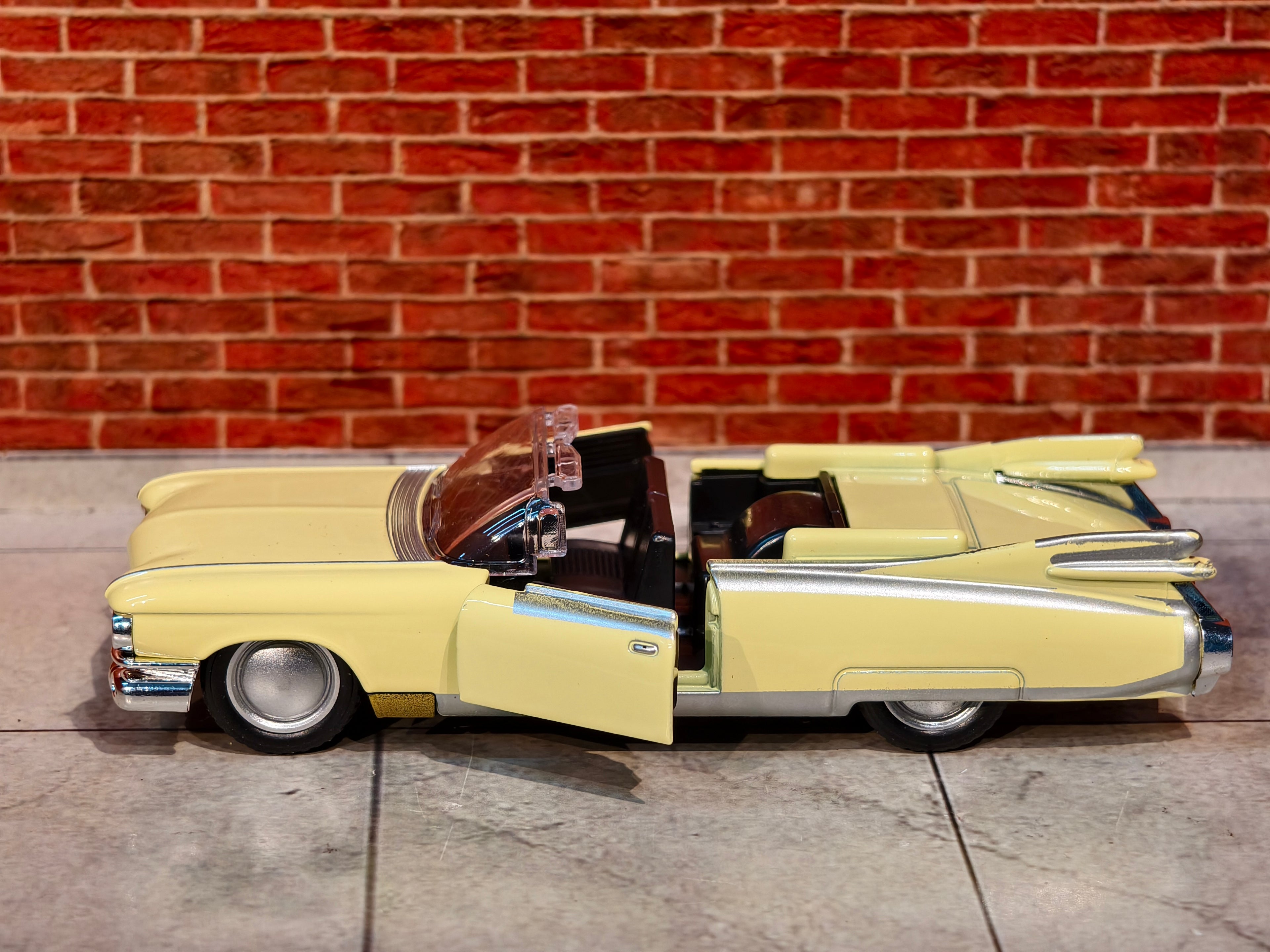 1:36 Scale 1959 Cadillac Eldorado Biarritz Convertible - Vintage Series
