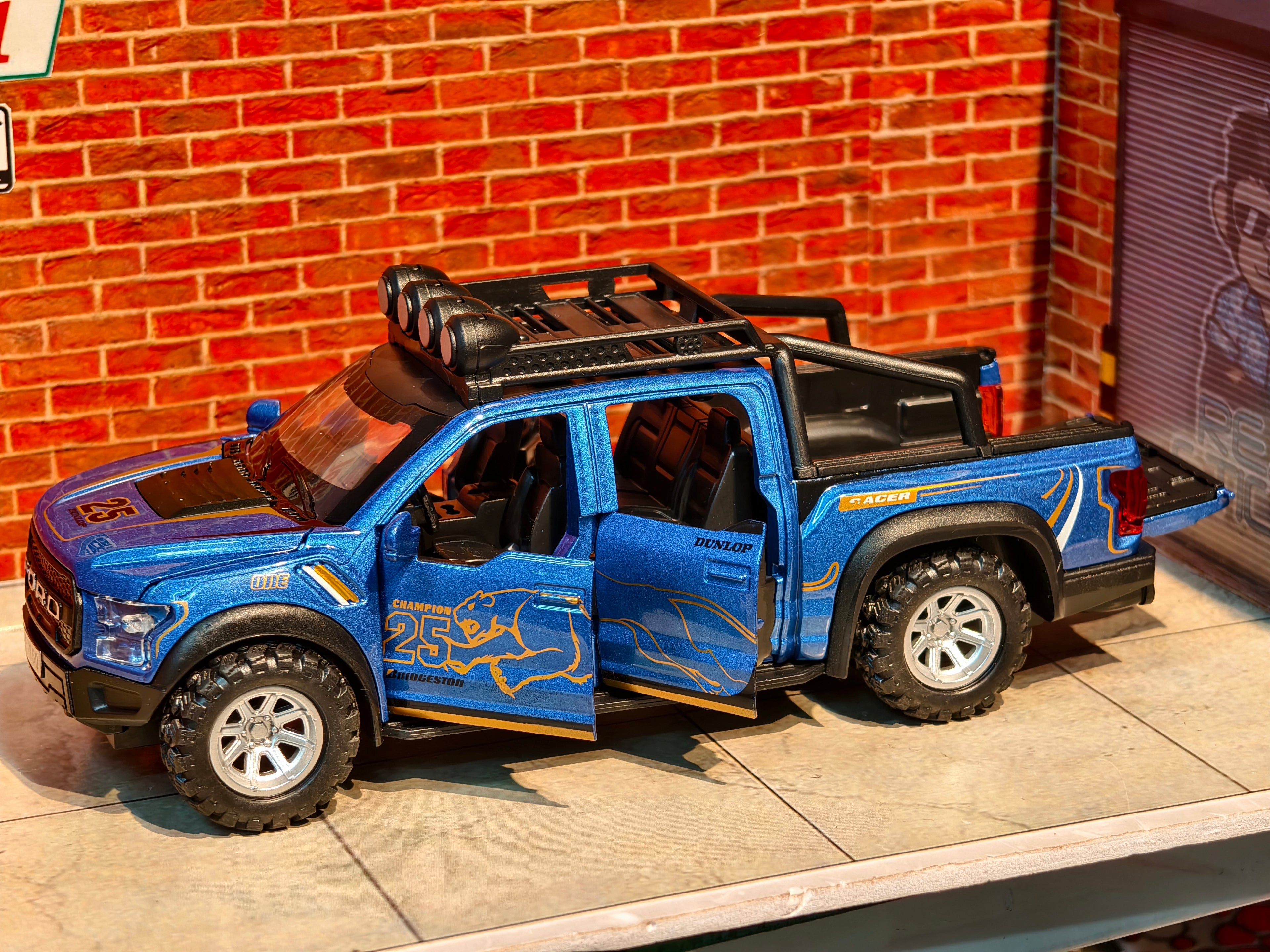 Ford Raptor 1:32 Scale Premium detailing