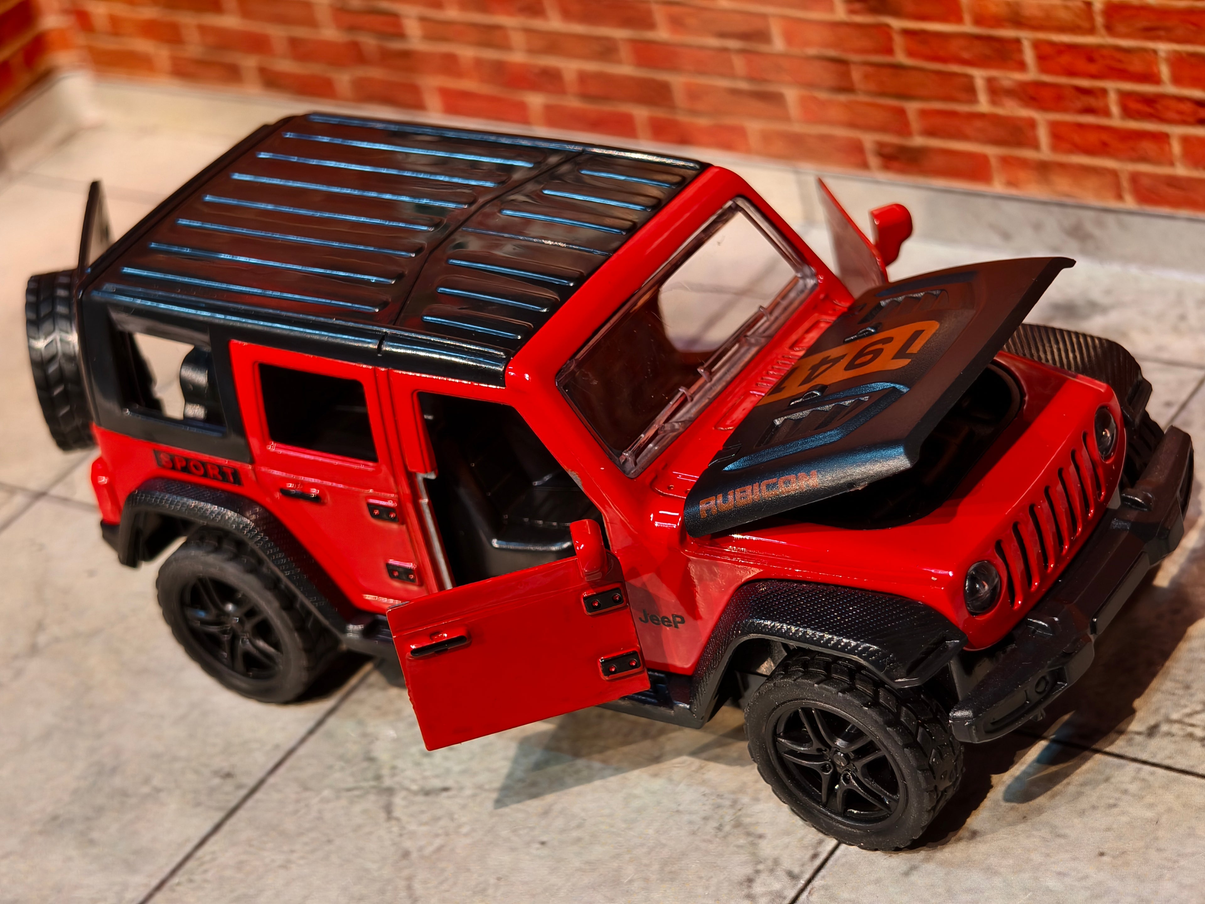Jeep Wrangler Rubicon 4 Doors Openable 1:36 Scale with Light and Sound