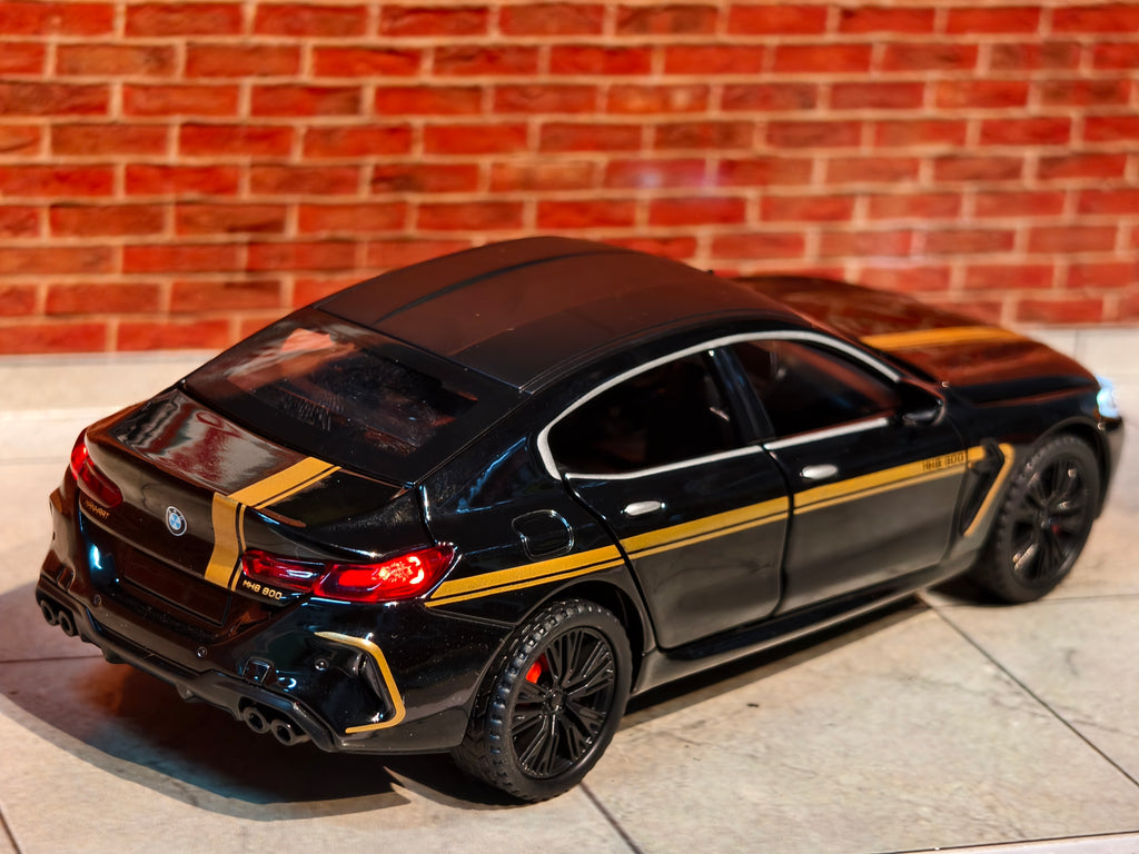 BMW M8 1:32 Scale Premium Detailing