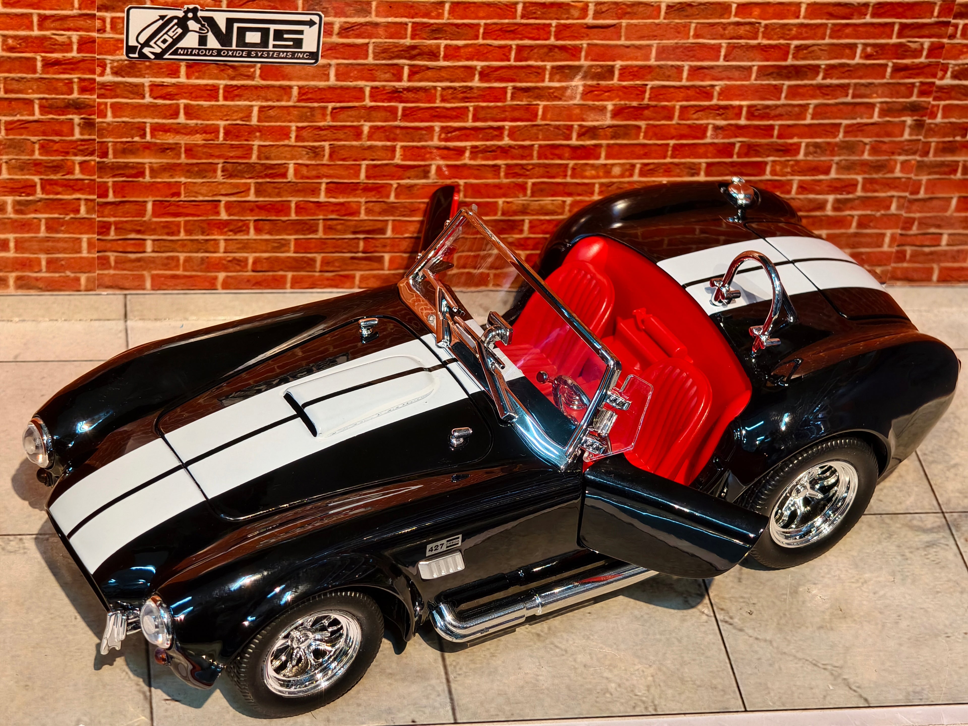 1965 Shelby Cobra 427 S/C 1:24 Scale Premium Detailing