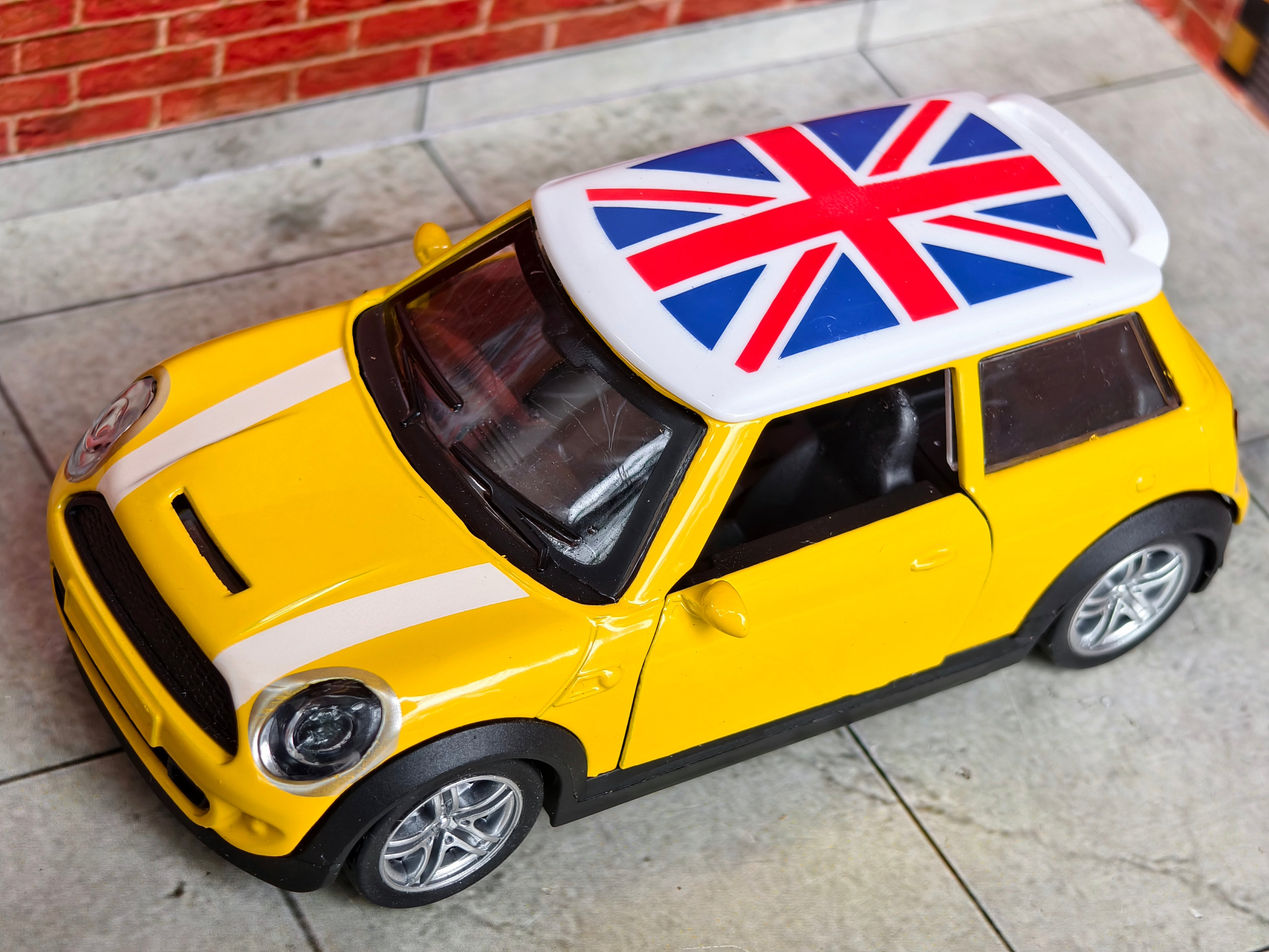Mini Cooper S 1:32 Scale