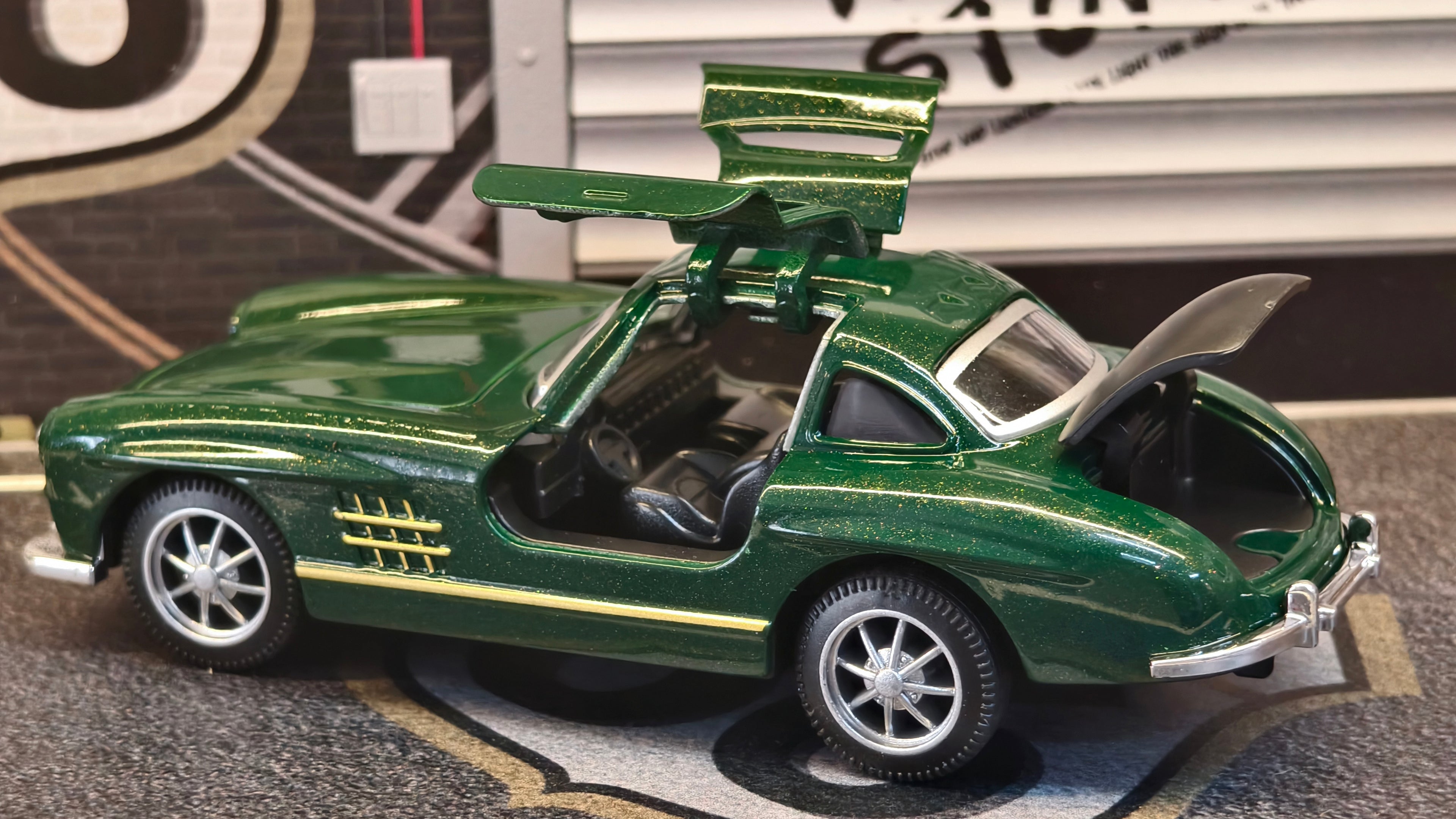 Mercedes Gullwing SL 300 1:36 Scale