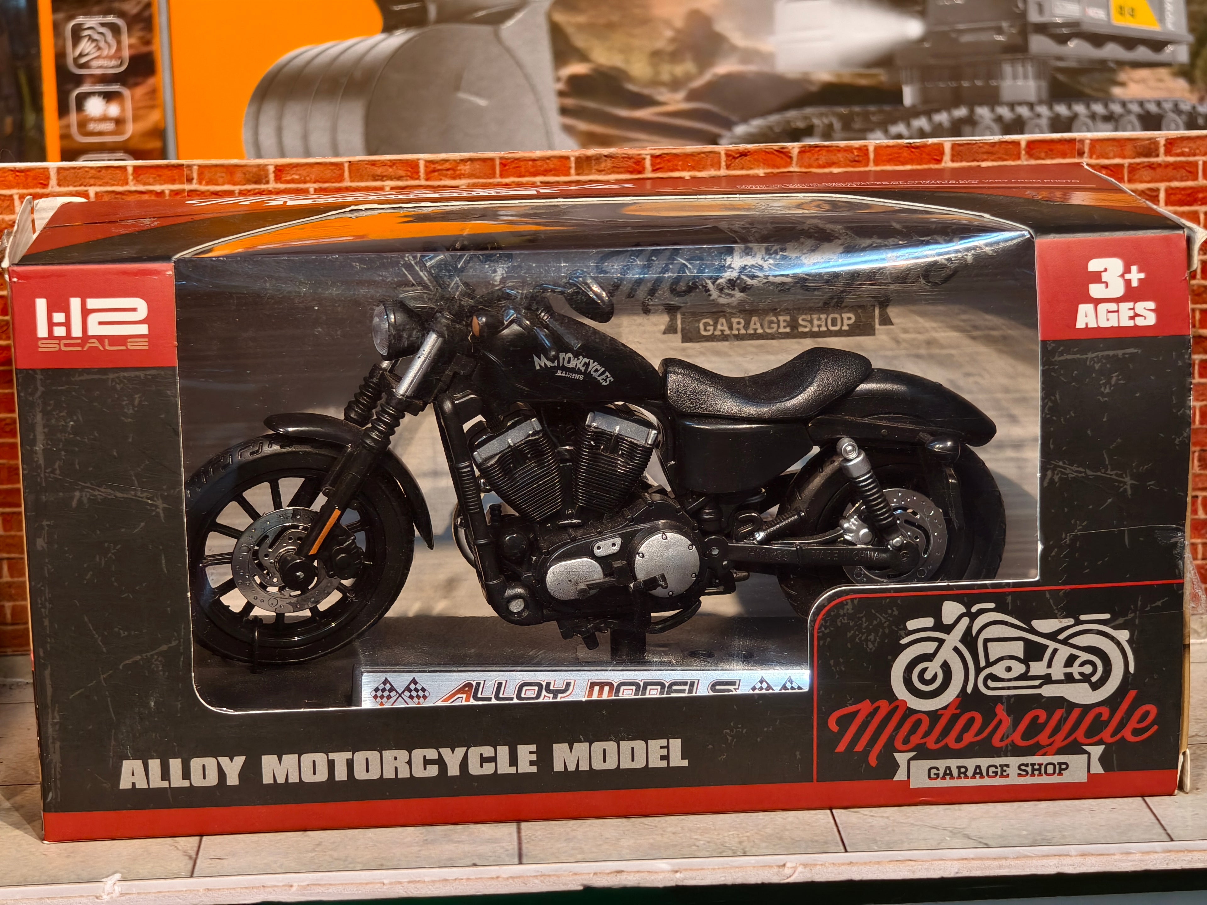 Harley-Davidson Sportster Iron 883 1:12 Scale