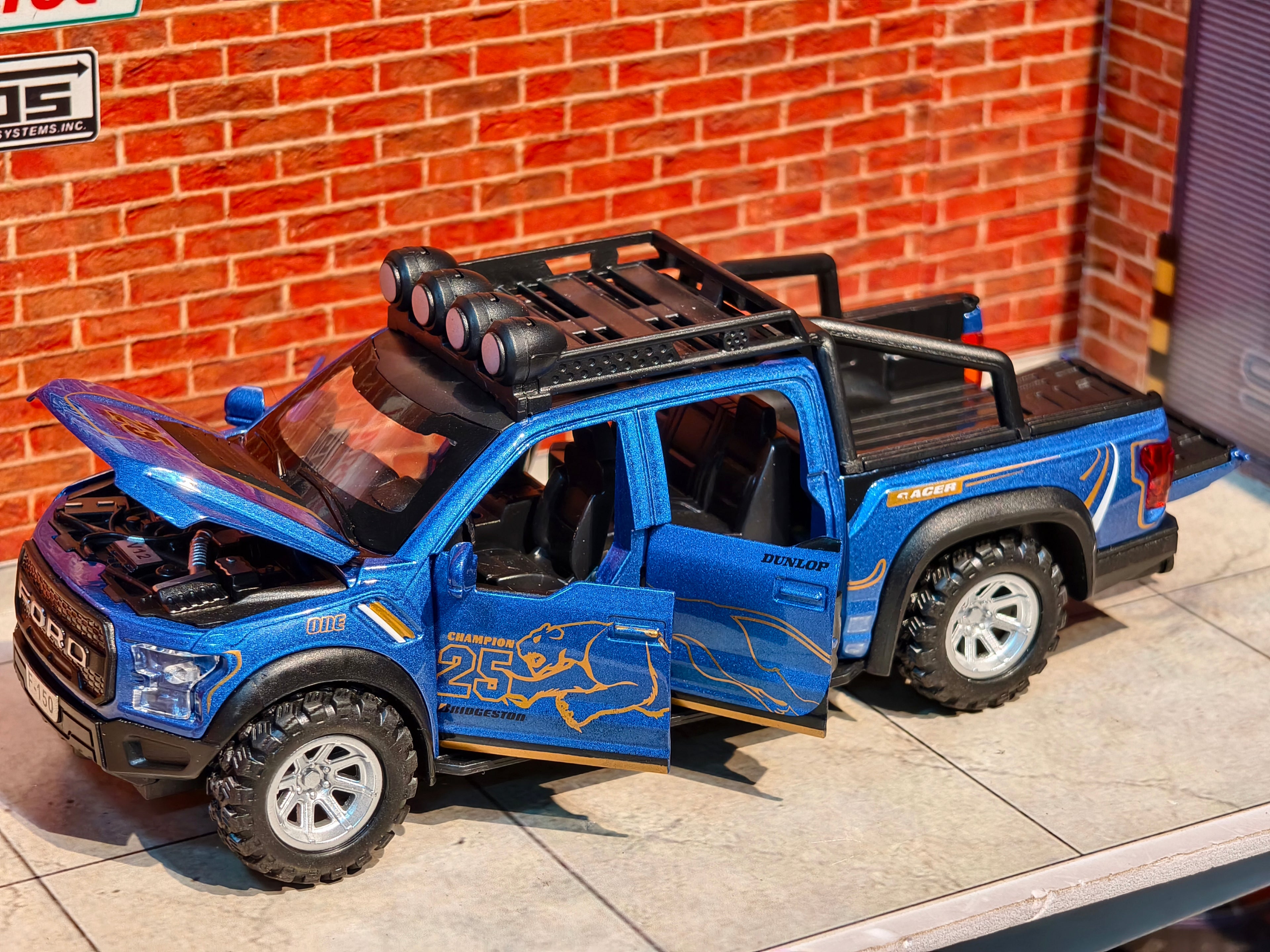 Ford Raptor 1:32 Scale Premium detailing