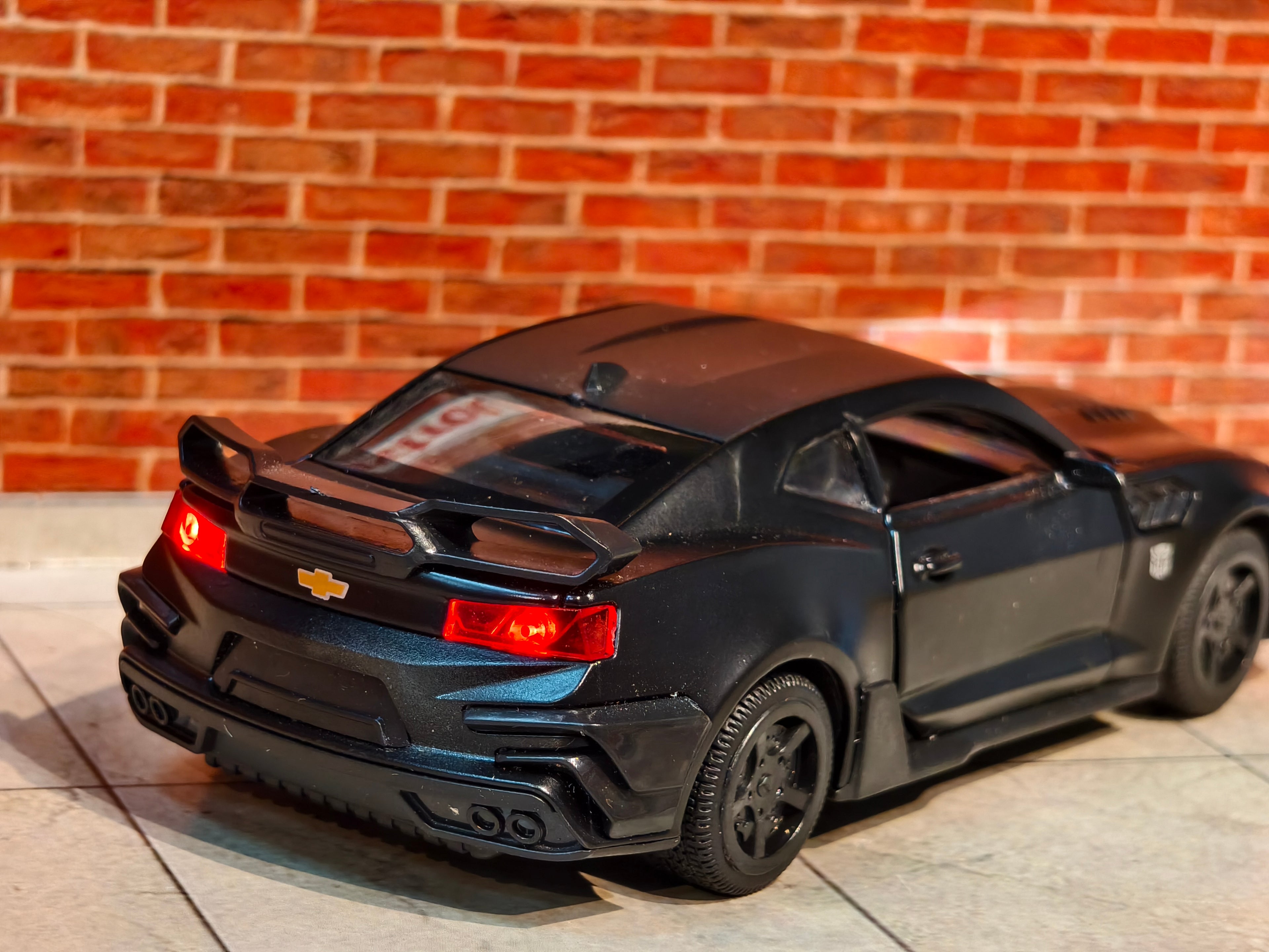 Chevrolet Camaro 1:32 Scale Premium Detailing with Light and Sound