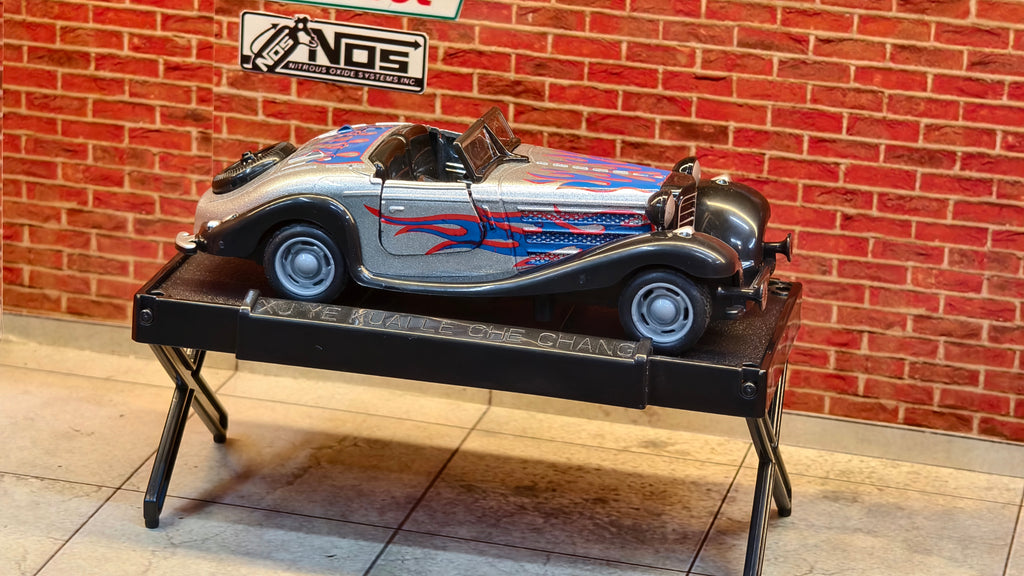 Vintage 1930s-style Roadster Mercedes-Benz 500K 1:36 Scale with Foldable Stand Box piece