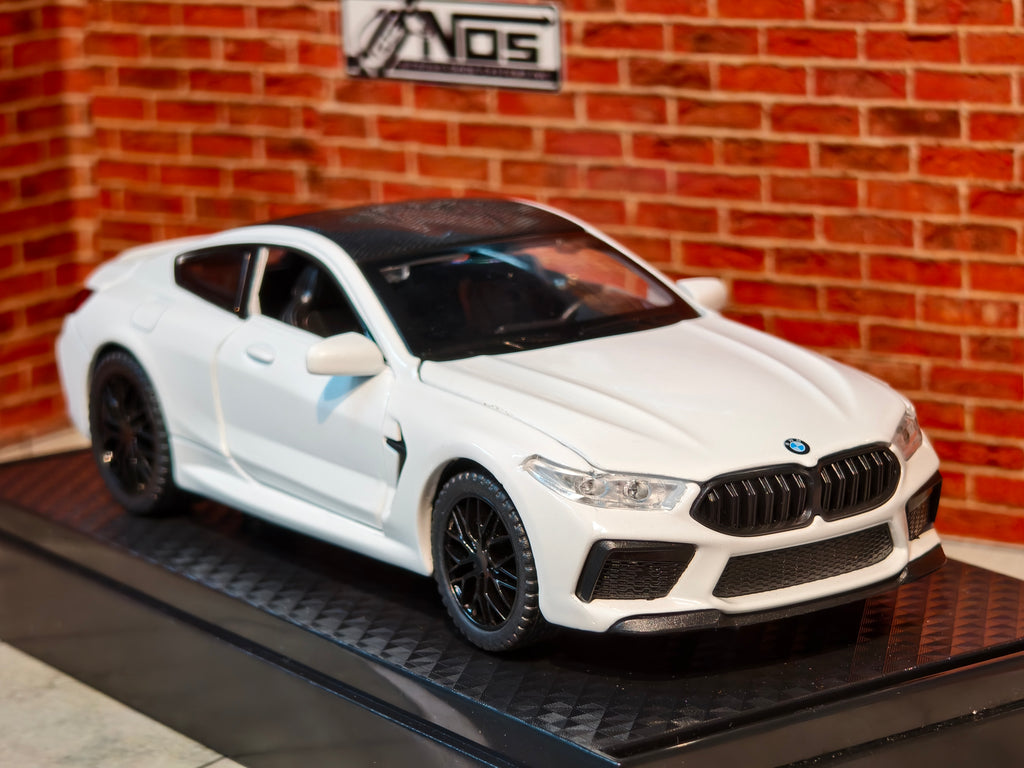 BMW M8 1:32 Scale Premium Detailing