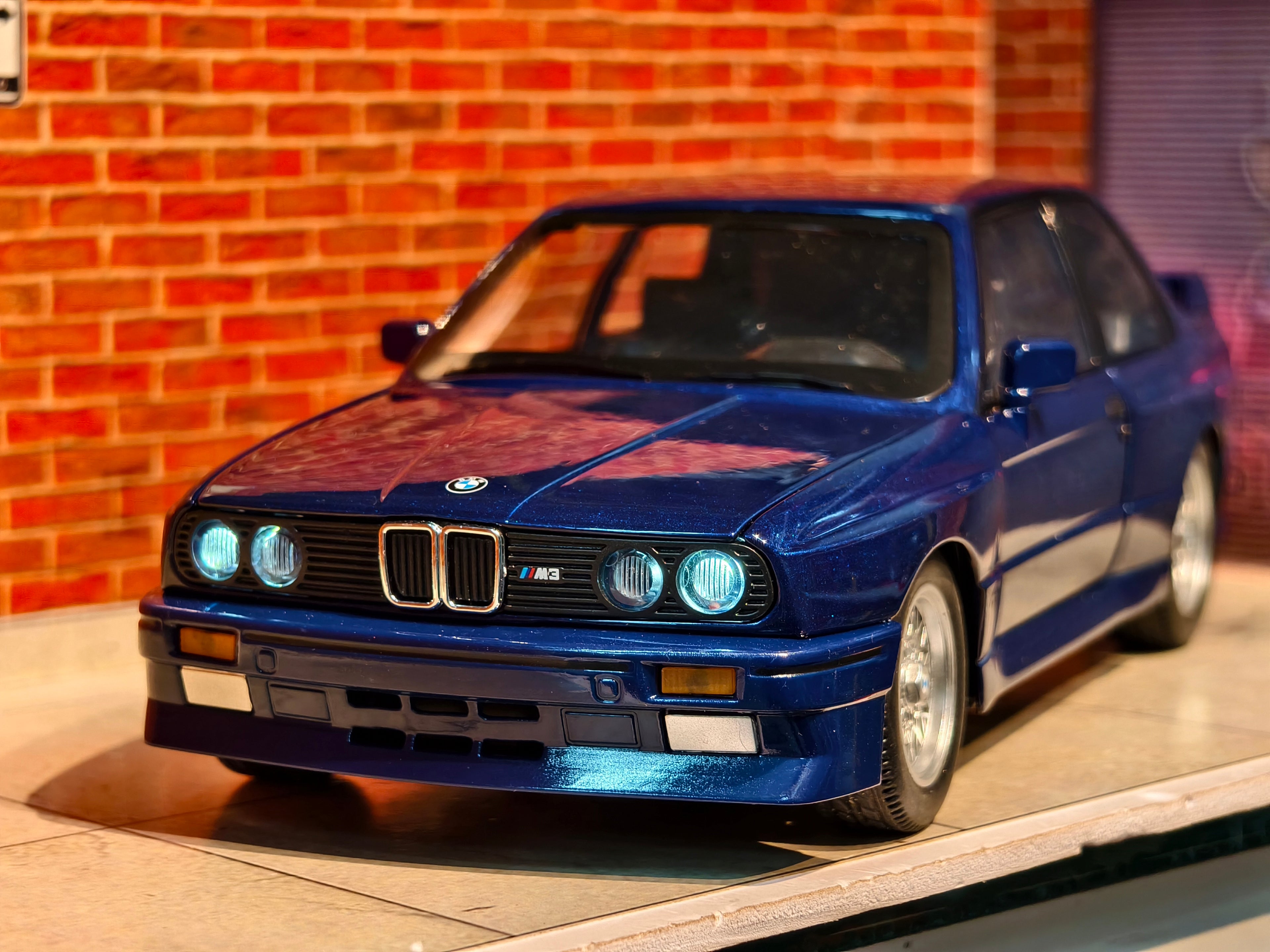 BMW E 30 Stock 1:24 Scale Premium Detailing
