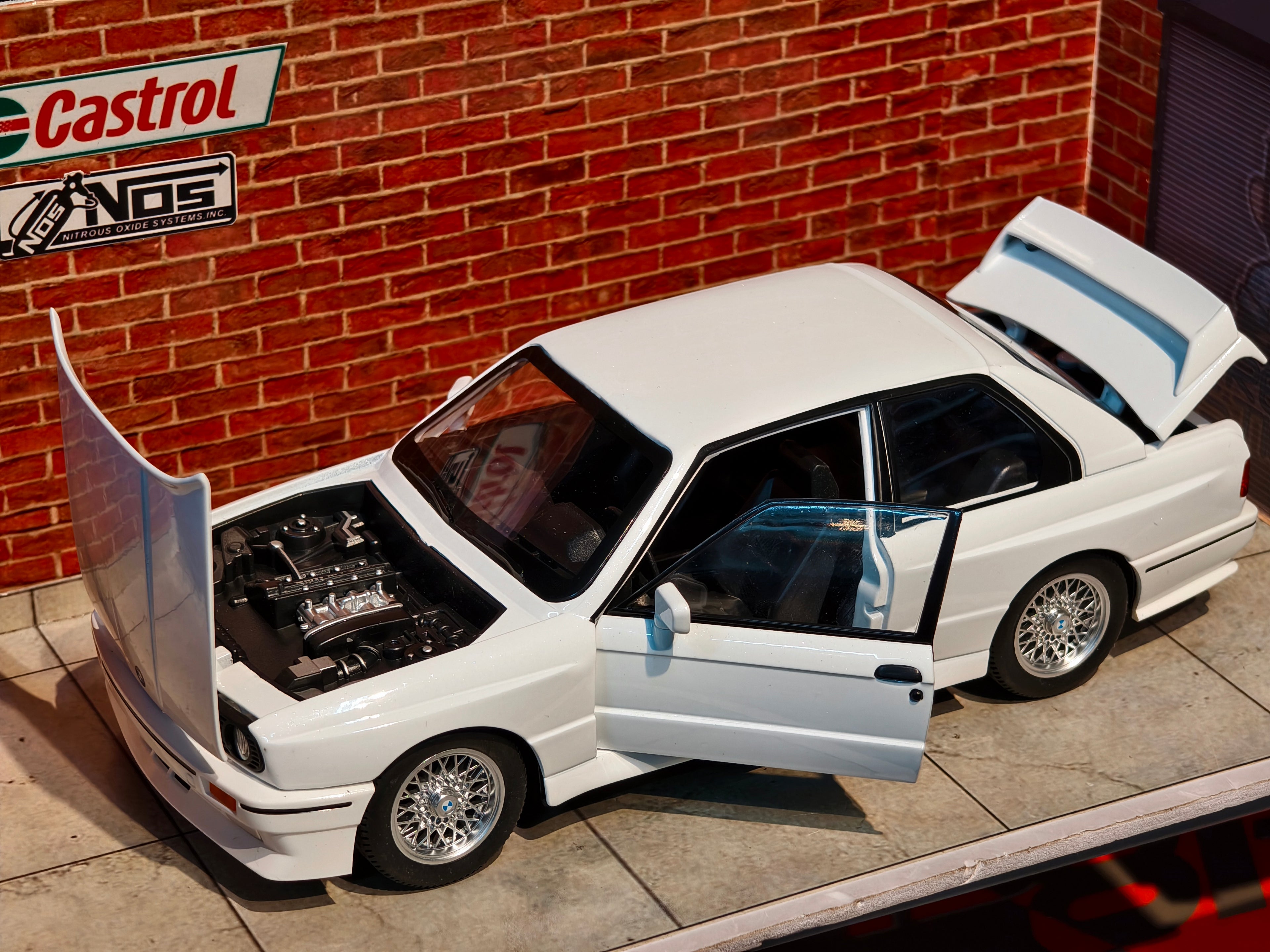 BMW E 30 Stock 1:24 Scale Premium Detailing