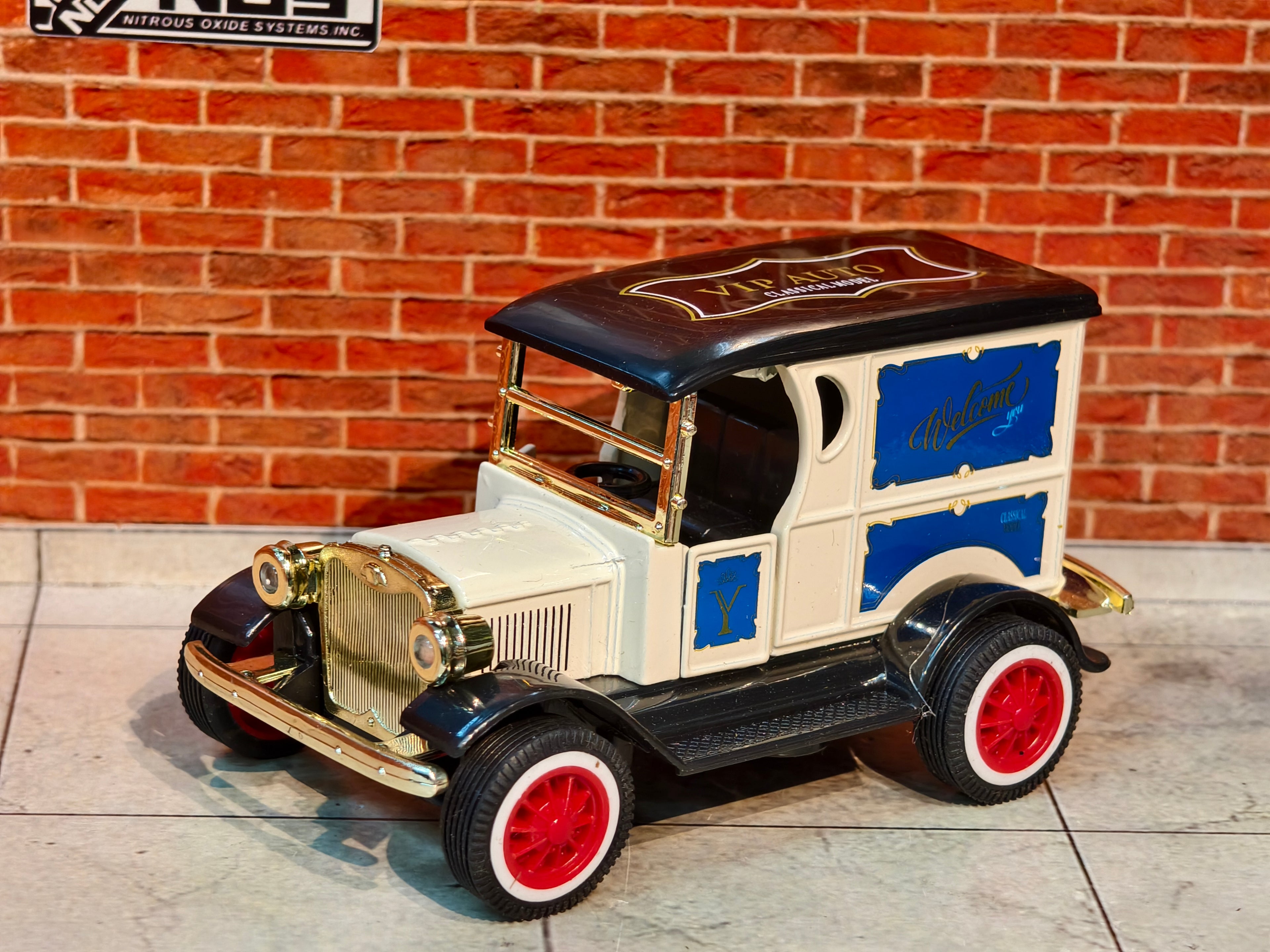 Vintage Ford Model T Delivery Van Diecast 1:36 Scale Model Car – Classic Retro Collectible