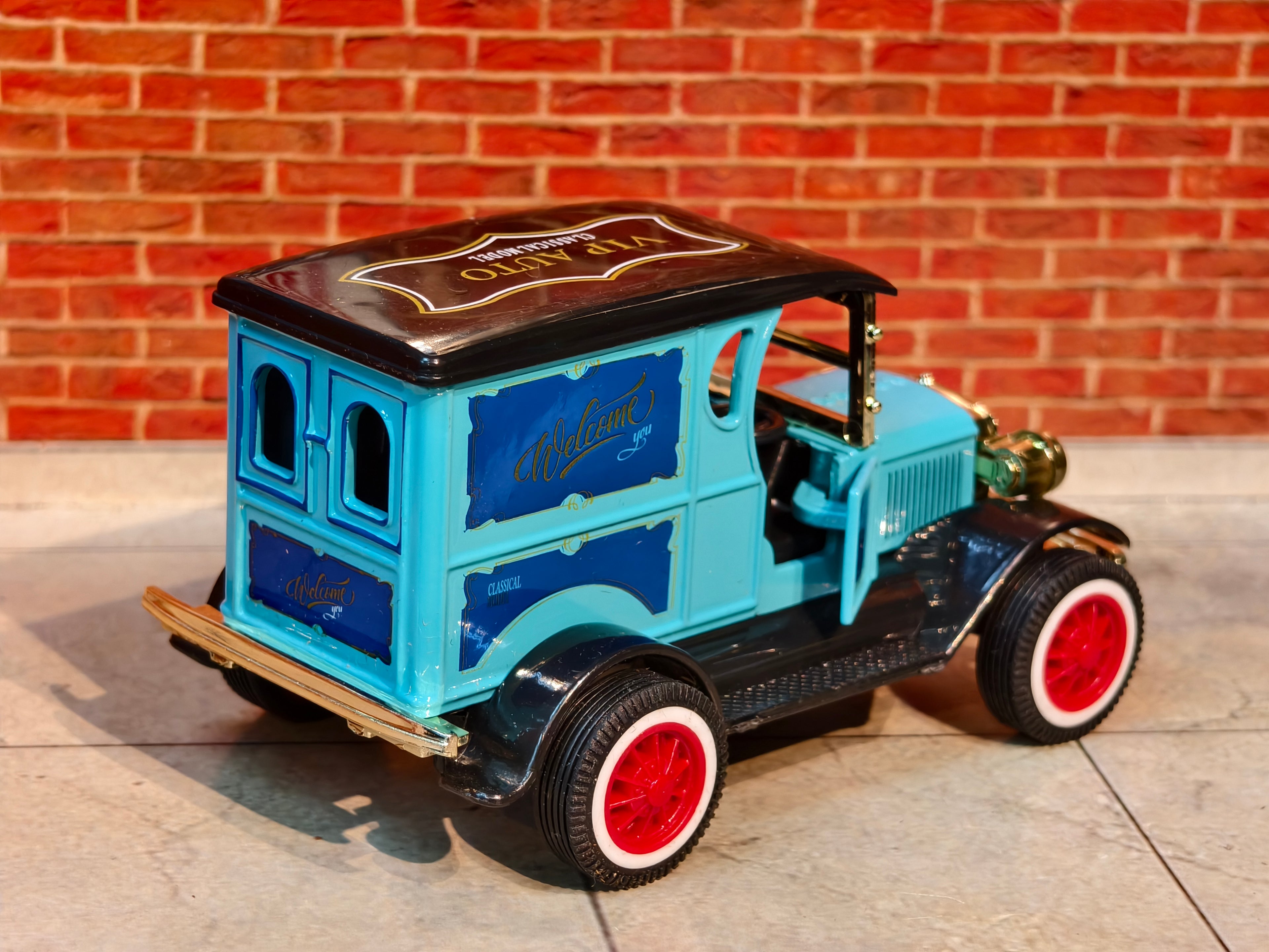 Vintage Ford Model T Delivery Van Diecast 1:36 Scale Model Car – Classic Retro Collectible