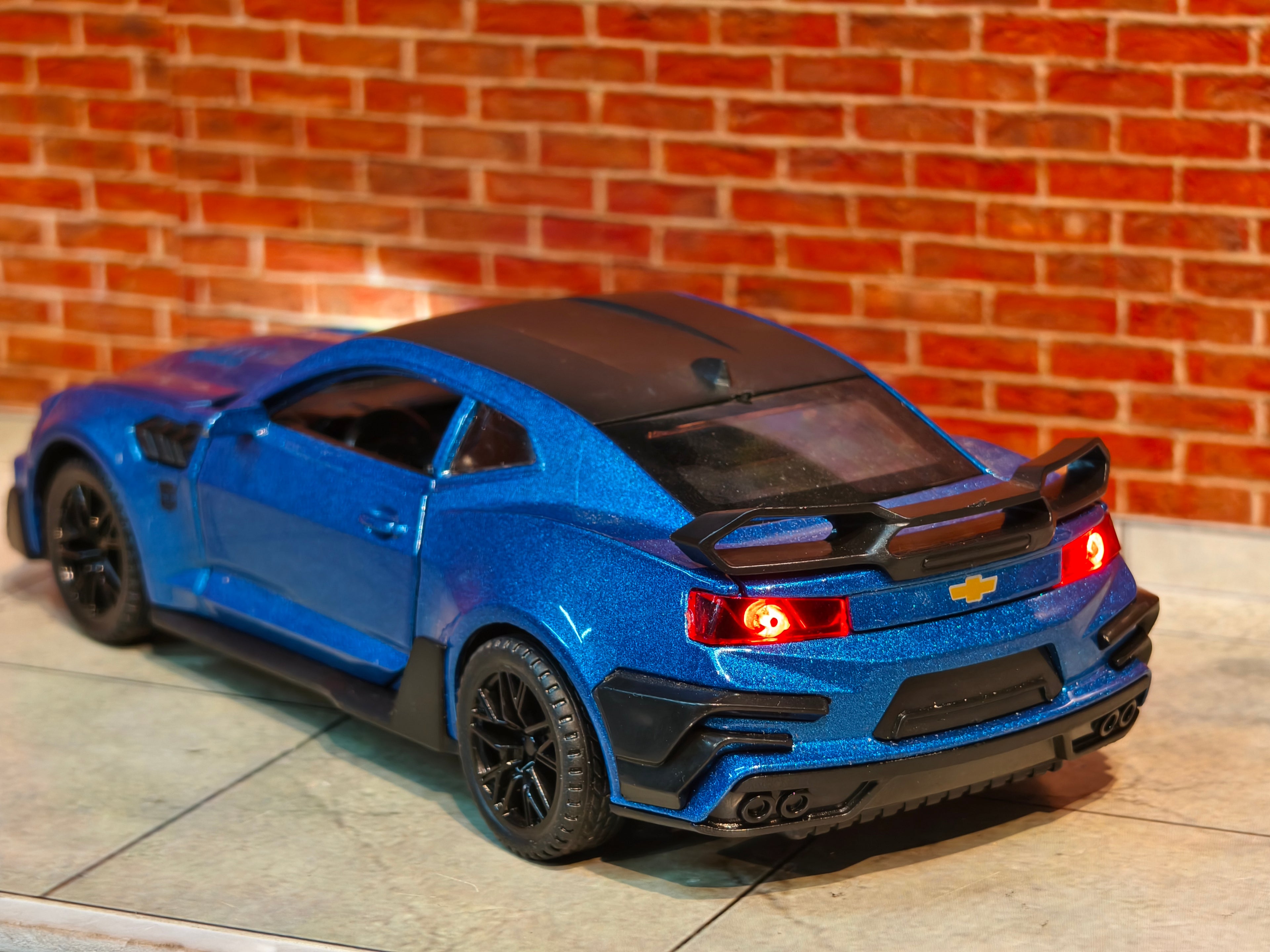 Chevrolet Camaro 1:32 Scale Premium Detailing with Light and Sound