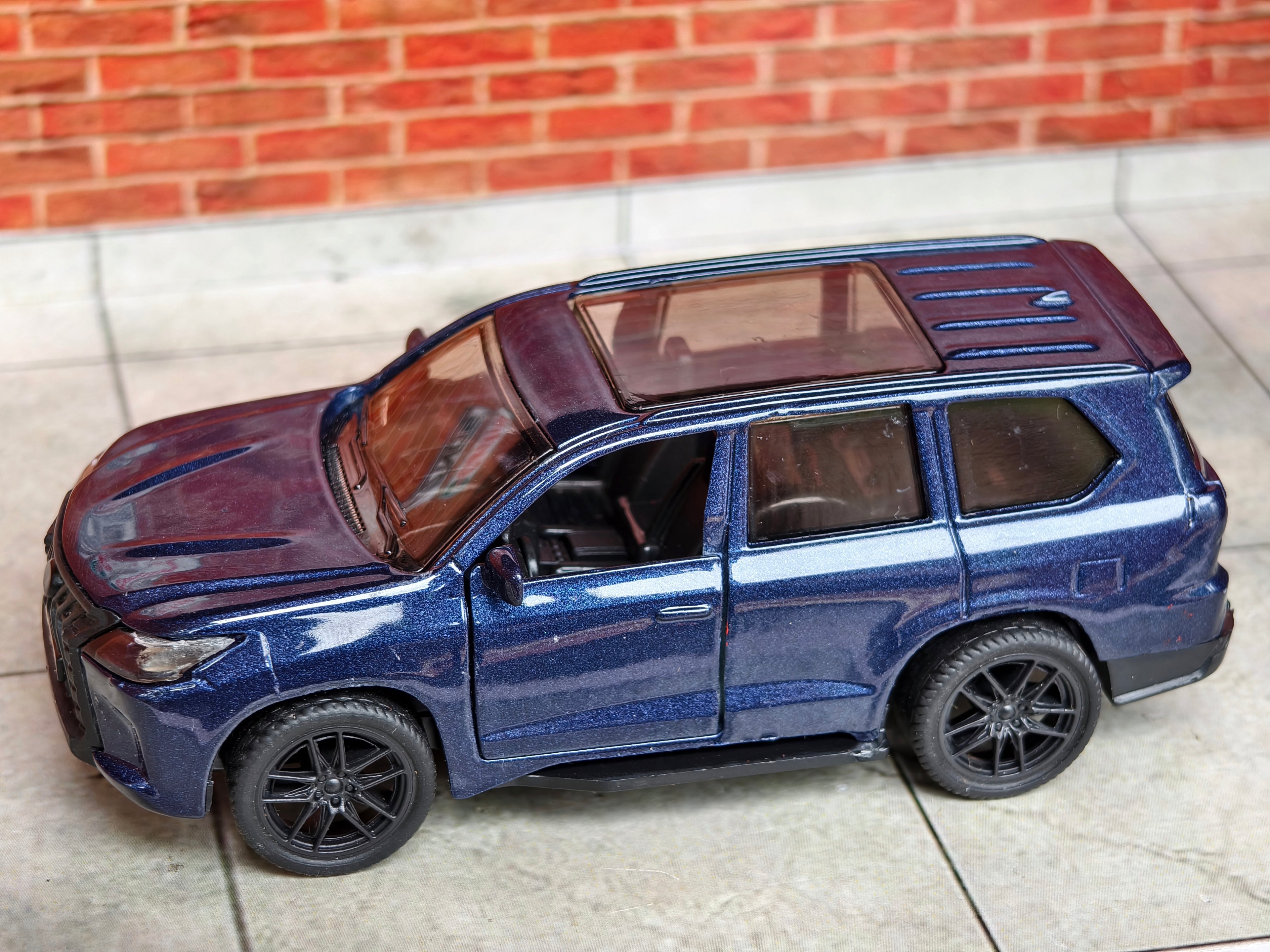 Lexus LX 570 1:43 Scale