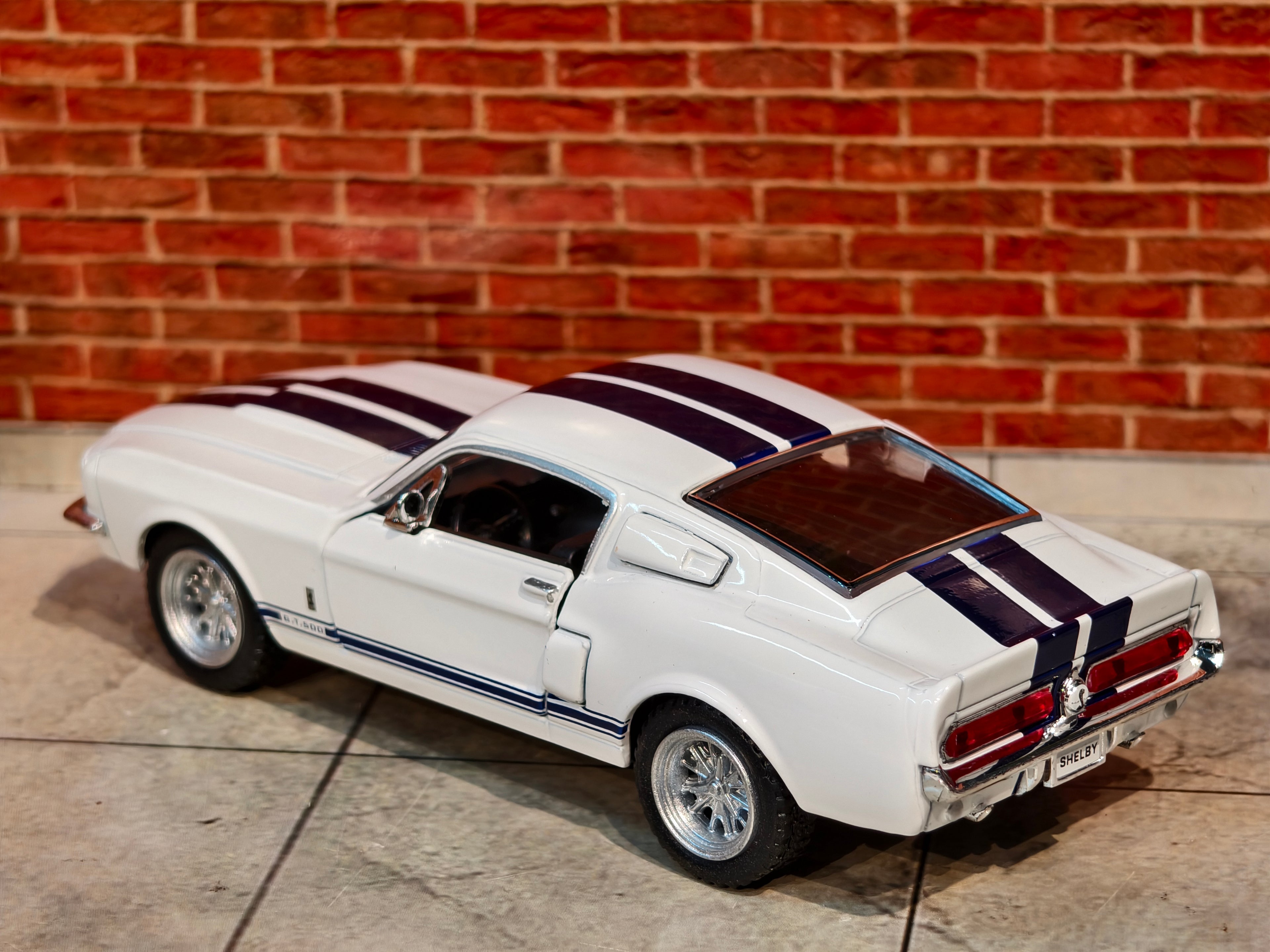 Kinsmart Official Licensed 1967 Shelby GT-500 1:38 Scale