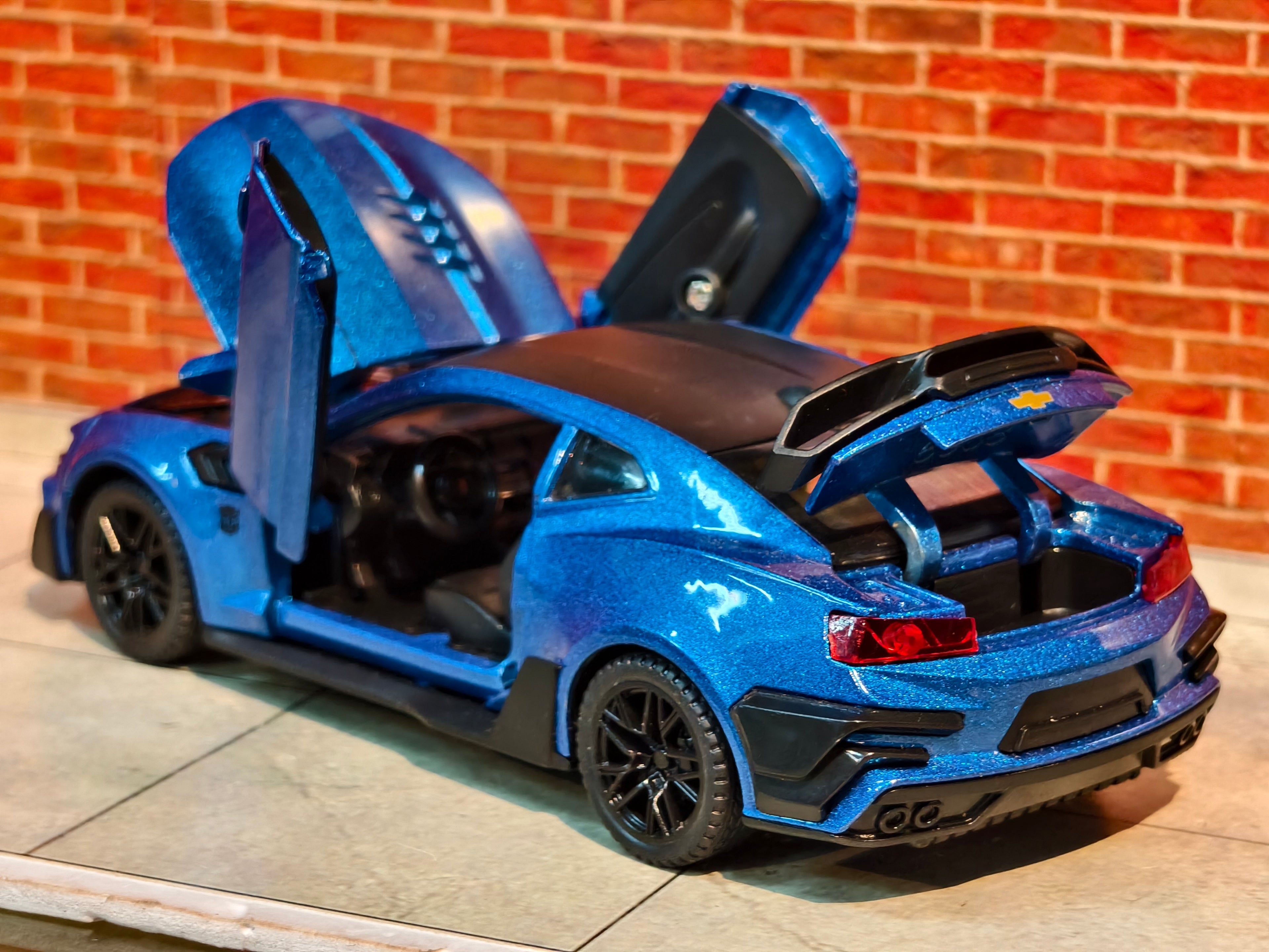 Chevrolet Camaro 1:32 Scale Premium Detailing with Light and Sound