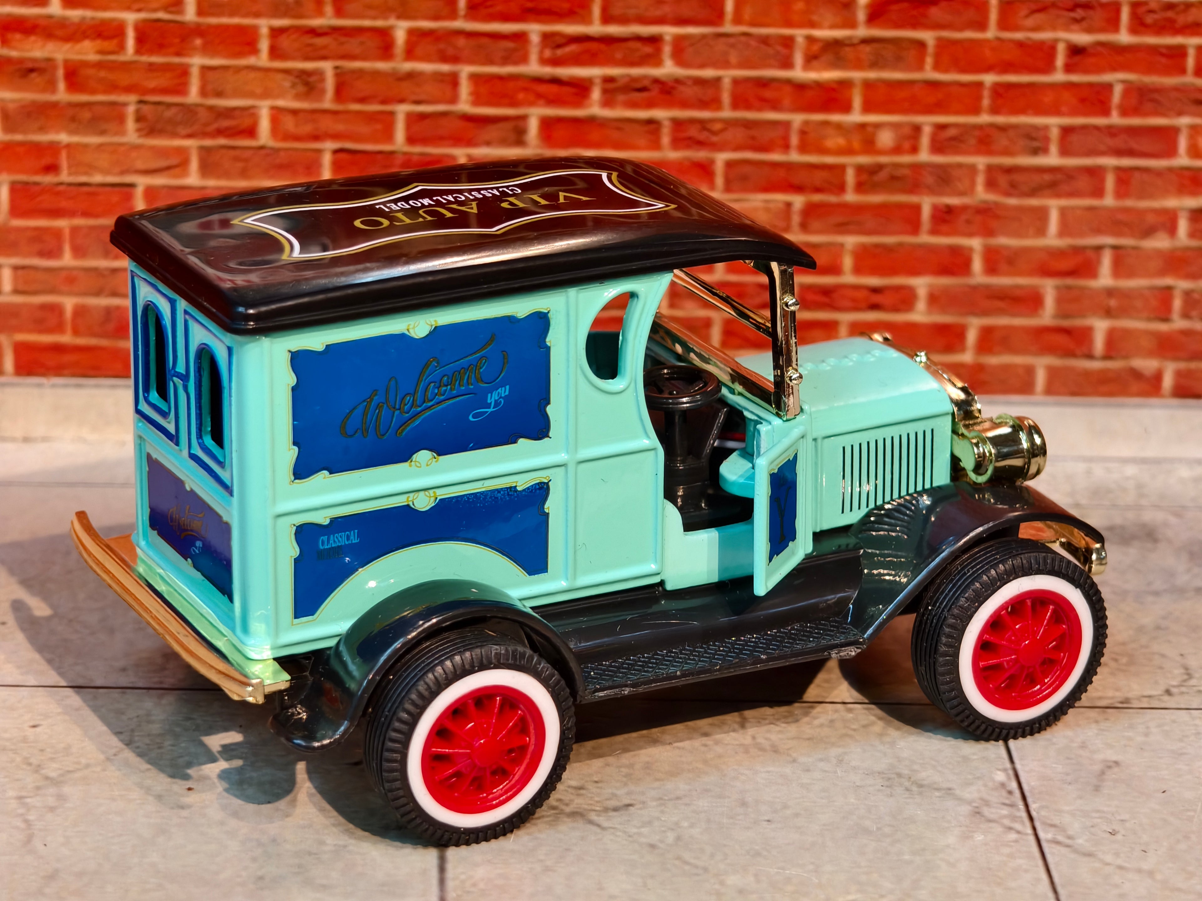 Vintage Ford Model T Delivery Van Diecast 1:36 Scale Model Car – Classic Retro Collectible
