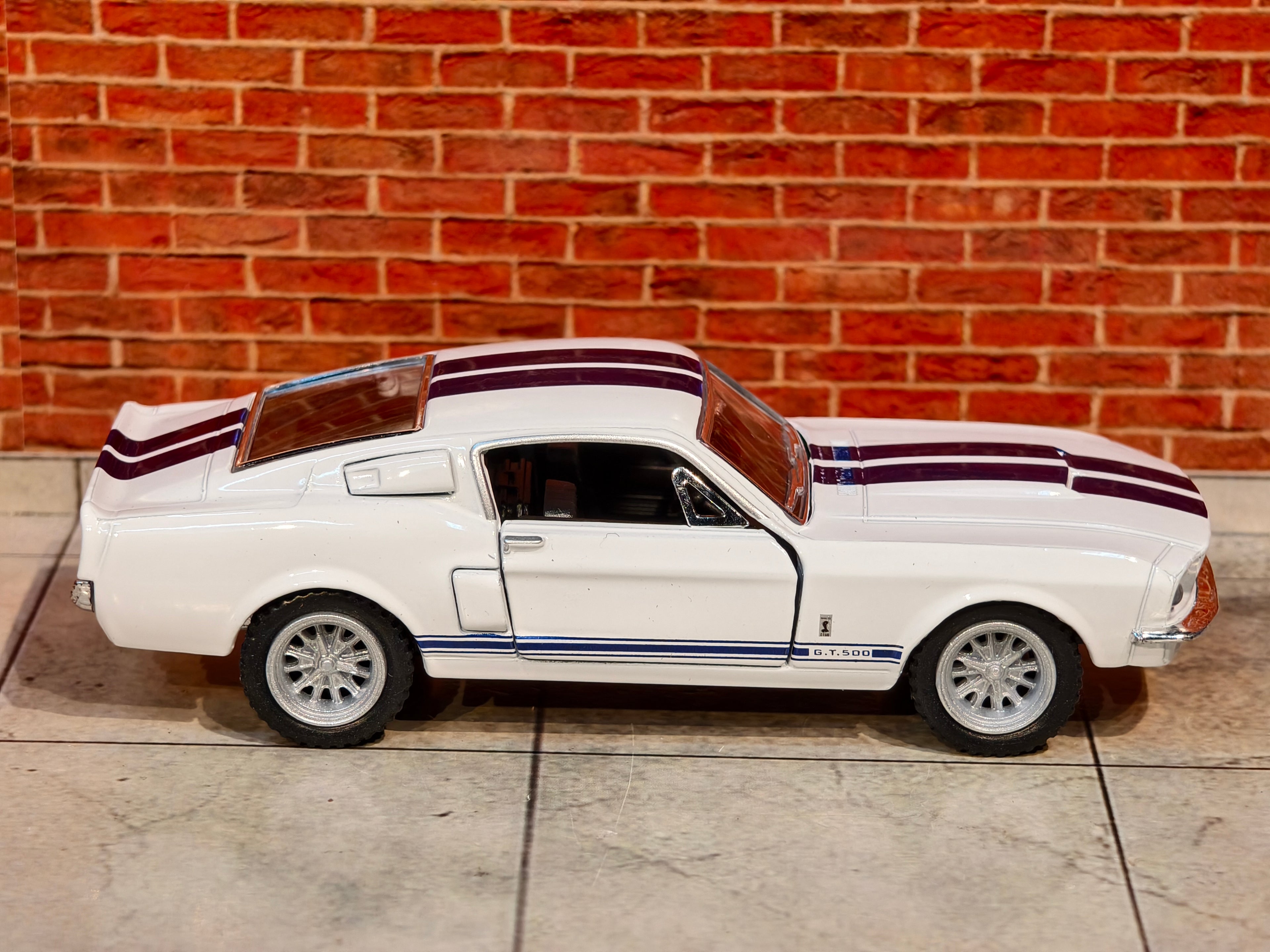 Kinsmart Official Licensed 1967 Shelby GT-500 1:38 Scale