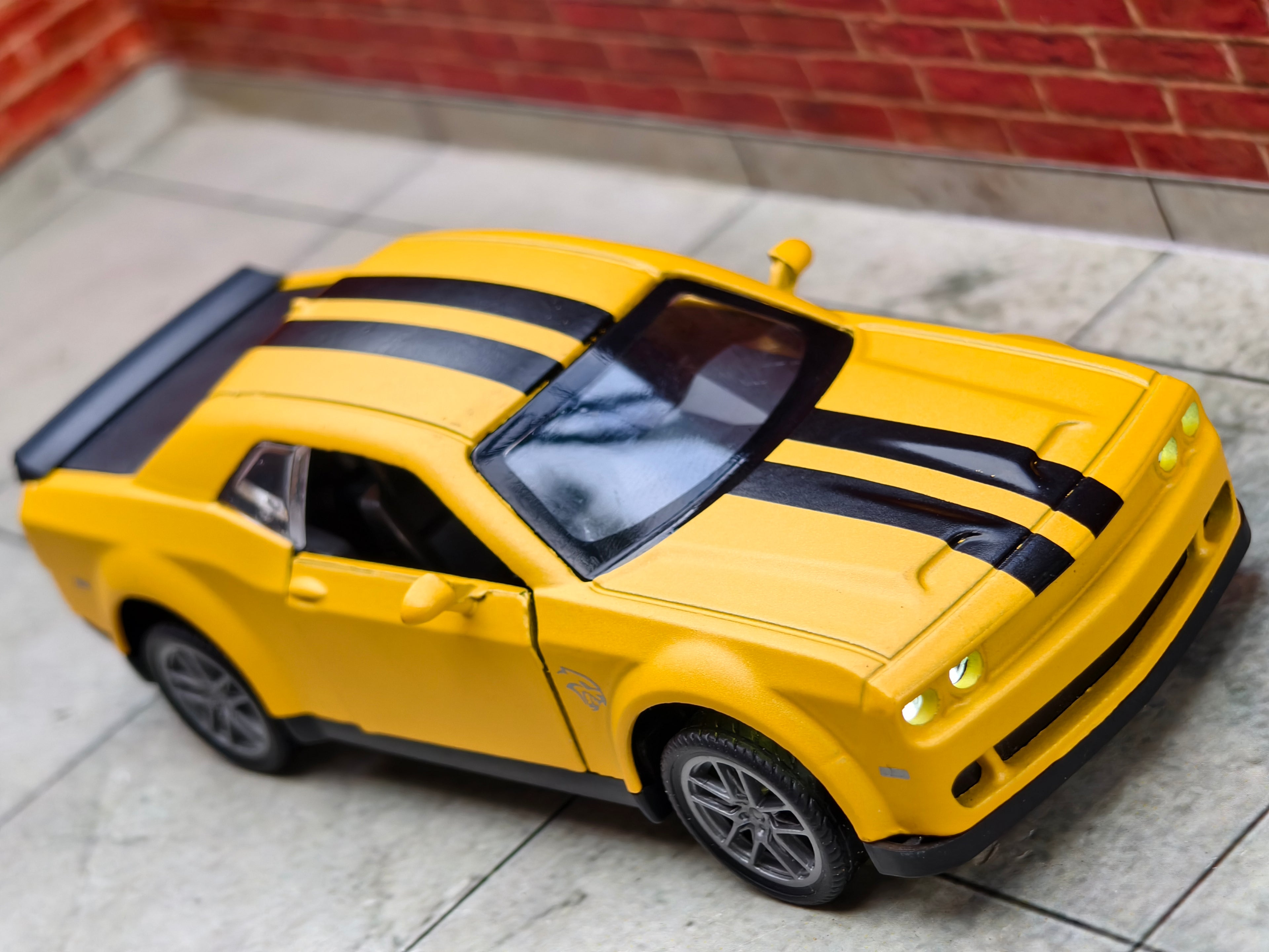 Dodge Challenger SRT 1:36 Scale