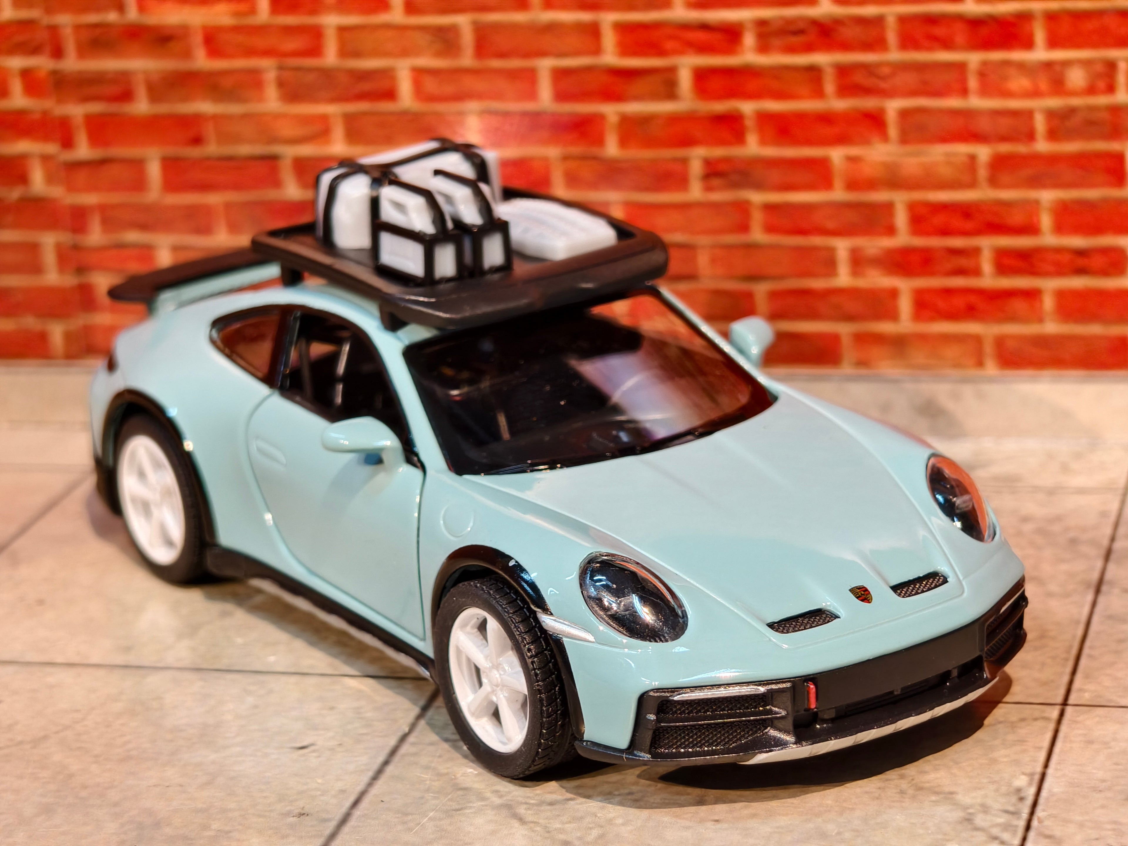 Kinsmart Official Licensed PORSCHE 911 RALLYE with Roof Rack 1:36 Scale